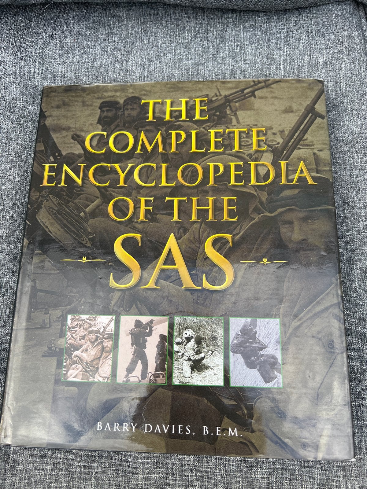 The Complete Encyclopedia of the SAS - Barry Davies, Ophalen of Verzenden, Zo goed als nieuw, Overige onderwerpen, Los deel