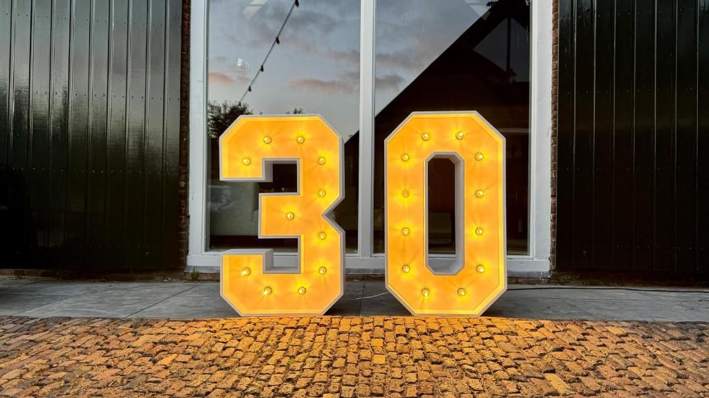 LED lichtcijfers 0-9 te huur | 1 meter | Verjaardag & Feest, Ophalen, Zo goed als nieuw, Verjaardag