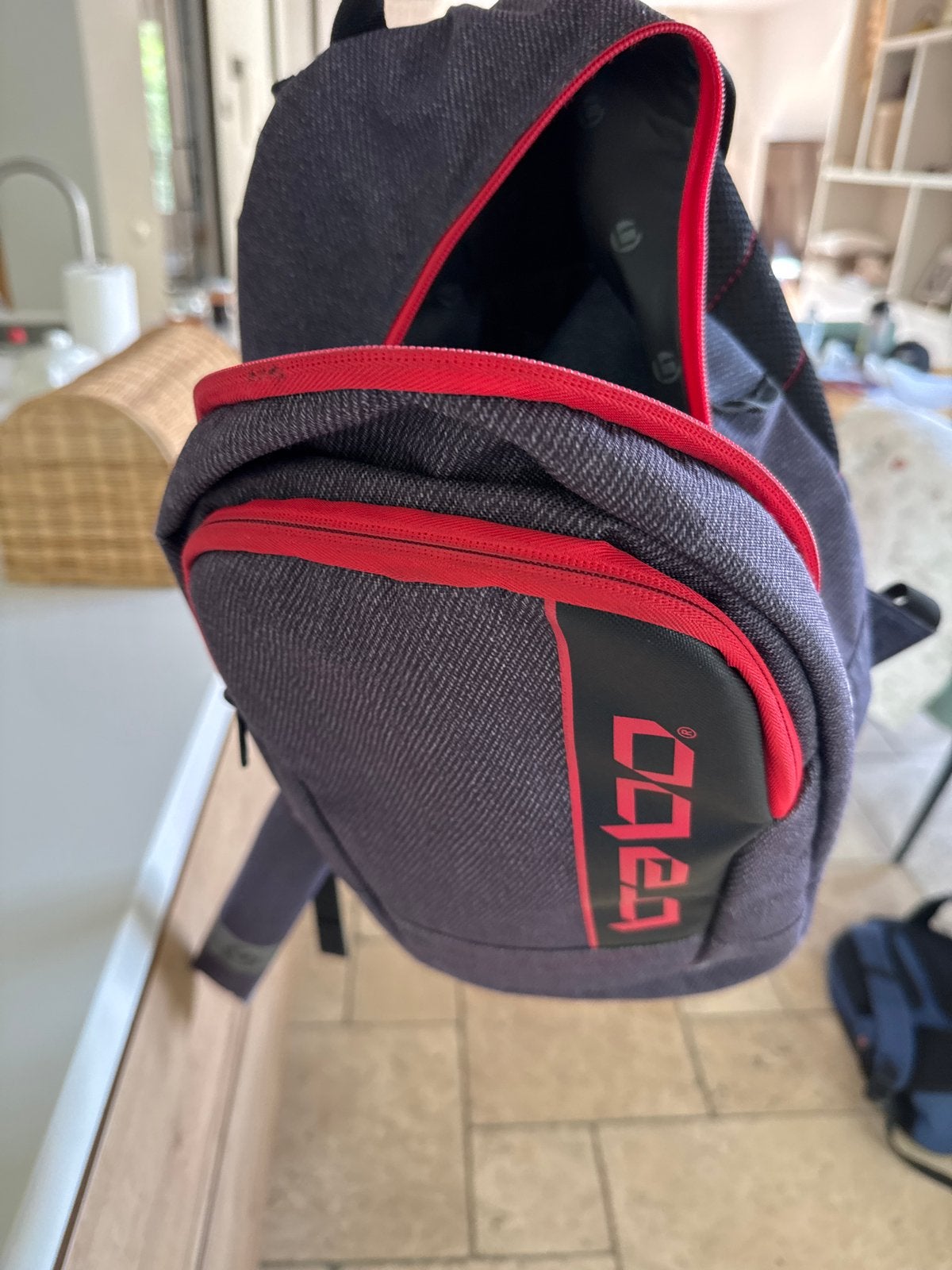 Compacte schoudertas/slingbag - Grijs met rood, Ophalen of Verzenden, Gebruikt