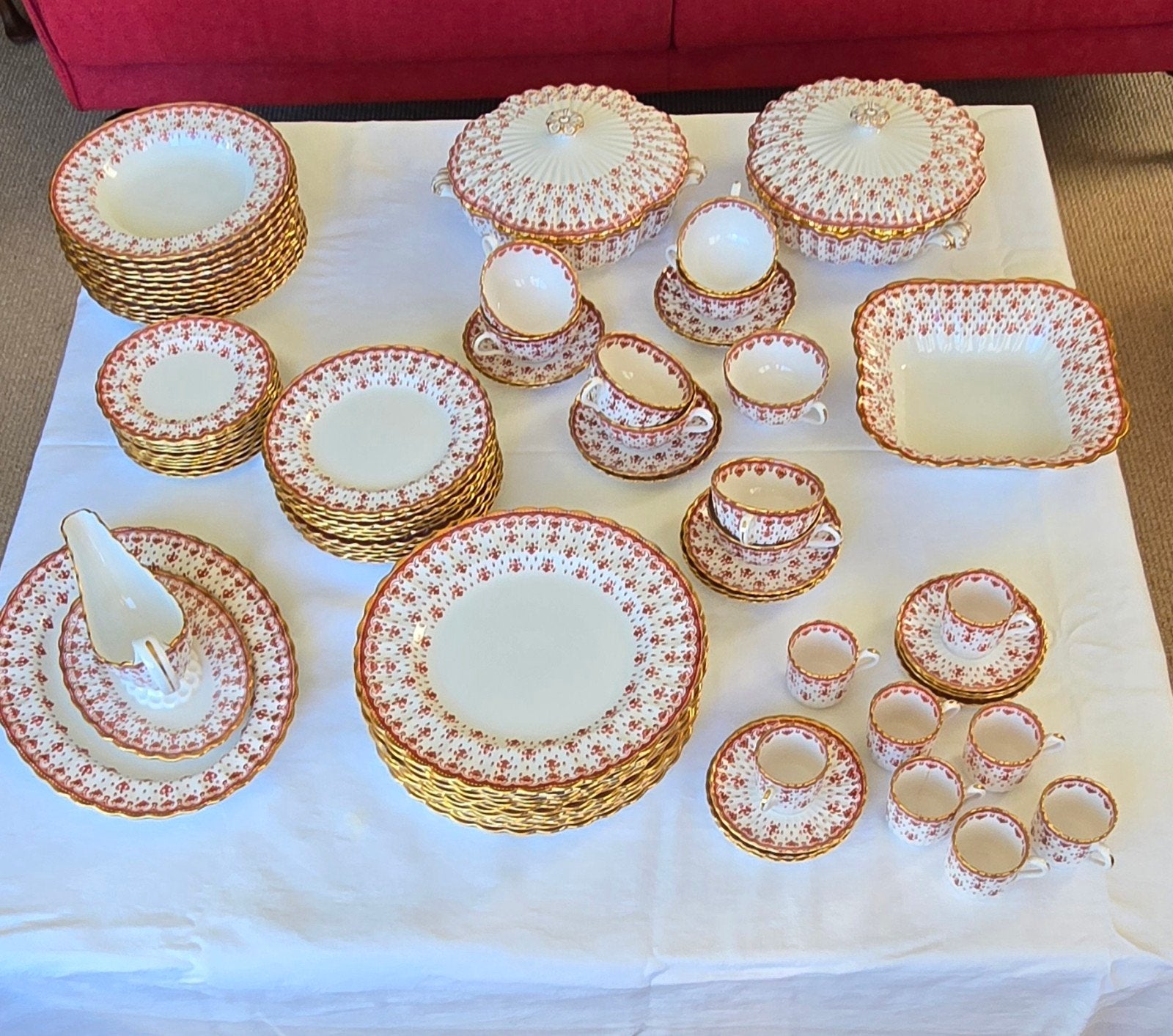 Spode Fleur de Lys Red Y7481 - 81-delig servies, Overige merken, Klassiek, Ophalen of Verzenden, Zo goed als nieuw