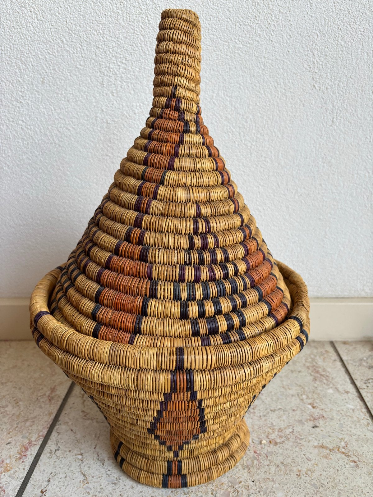 Unieke handgemaakte Afrikaanse mand met deksel, Ophalen of Verzenden