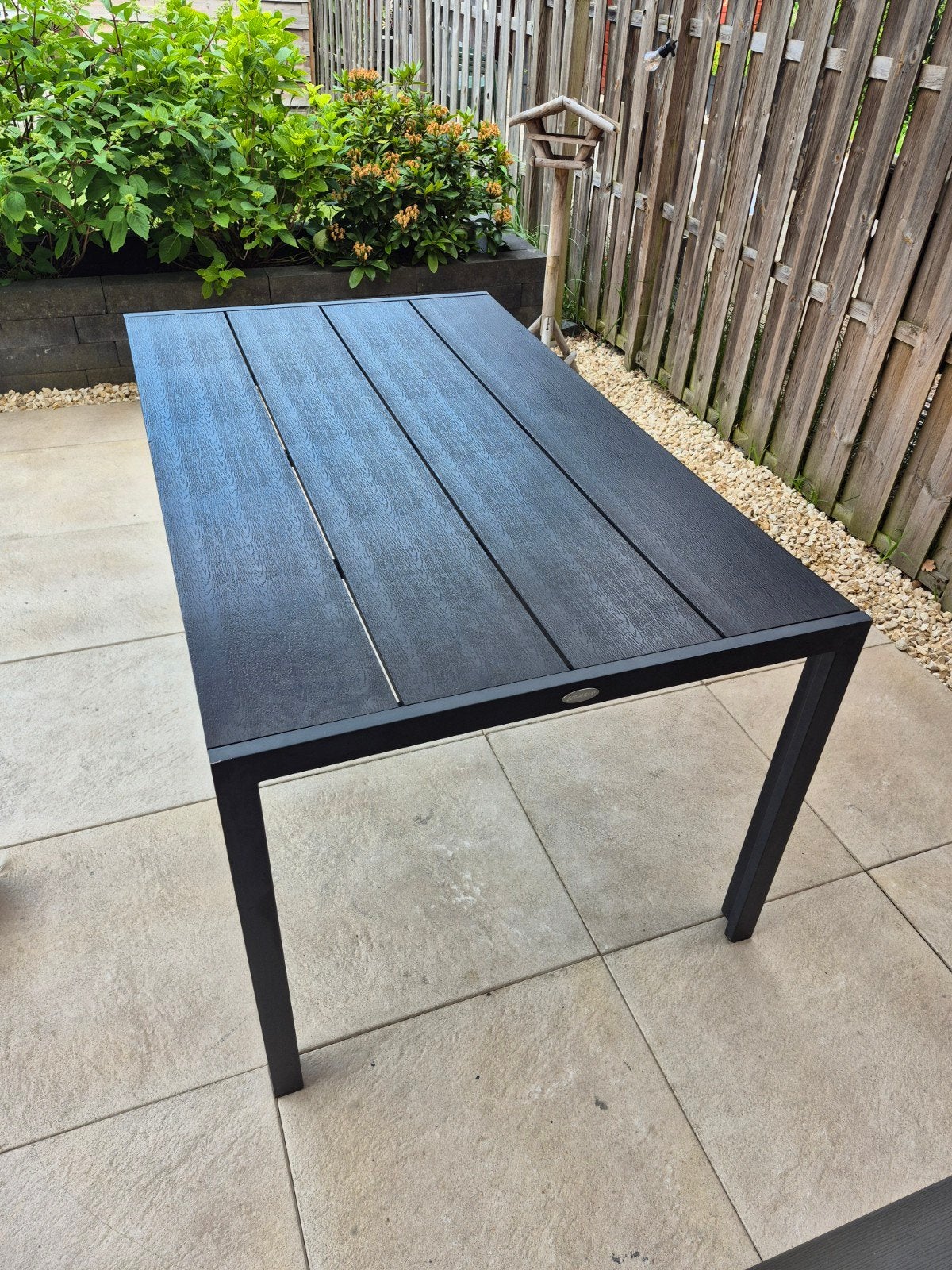 Zwarte tuintafel van kunsthout & aluminium in houtlook, Ophalen, Zo goed als nieuw, Rechthoekig, Aluminium