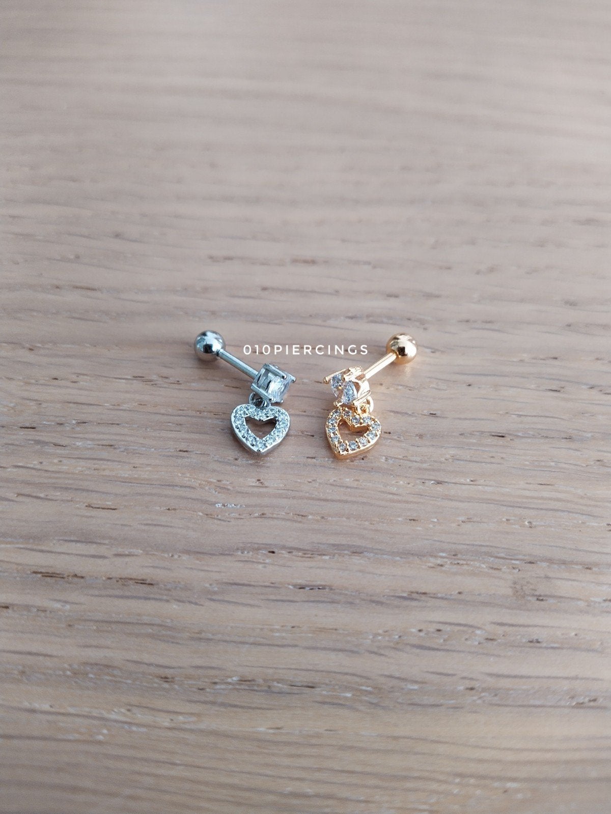 Nieuwe tragus, helix, oorpiercing. Hartje. Hanger. Steentjes, Sieraden, Tassen en Uiterlijk, Piercings, Ophalen of Verzenden, Zo goed als nieuw