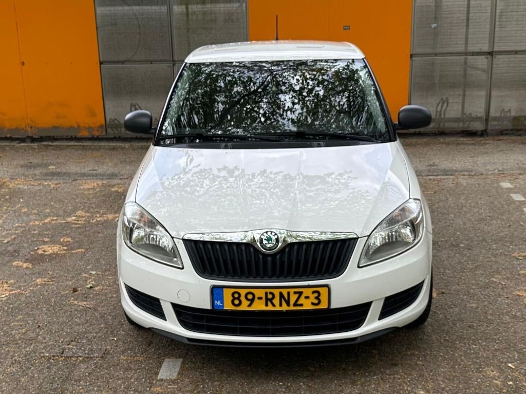 Skoda Fabia 1.2 2011 | APK t/m 2027 | Trekhaak | €1.999, Auto's, Skoda, Voorwielaandrijving, Stof, 40 €/maand, 995 kg