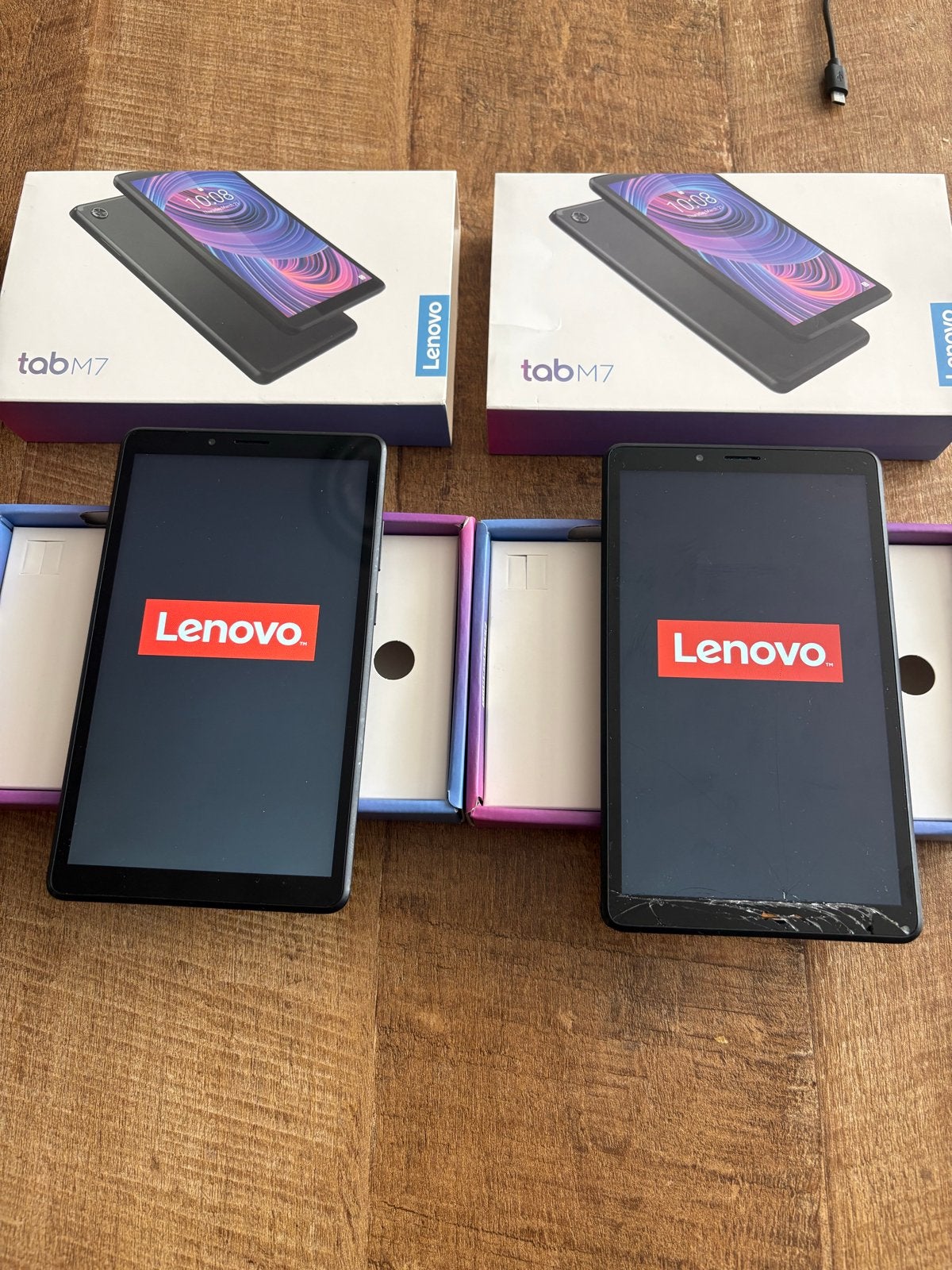 Lenovo Tab M7 (2 stuks) - 1 met gebroken scherm, Computers en Software, Gebruikt, 32 GB, Ophalen of Verzenden, 7 inch of minder