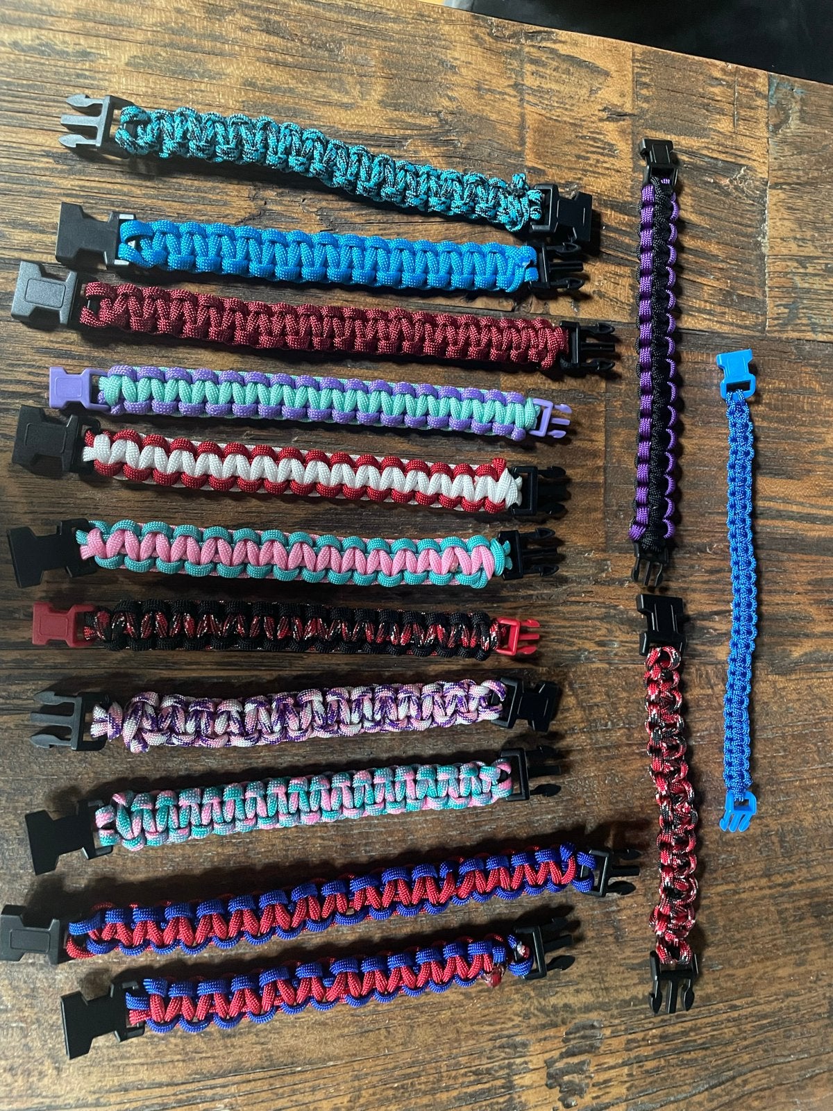 Handgemaakte Paracord Armbanden in Diverse Kleuren, Ophalen of Verzenden, Nieuw, Overige kleuren, Kunststof of Plastic