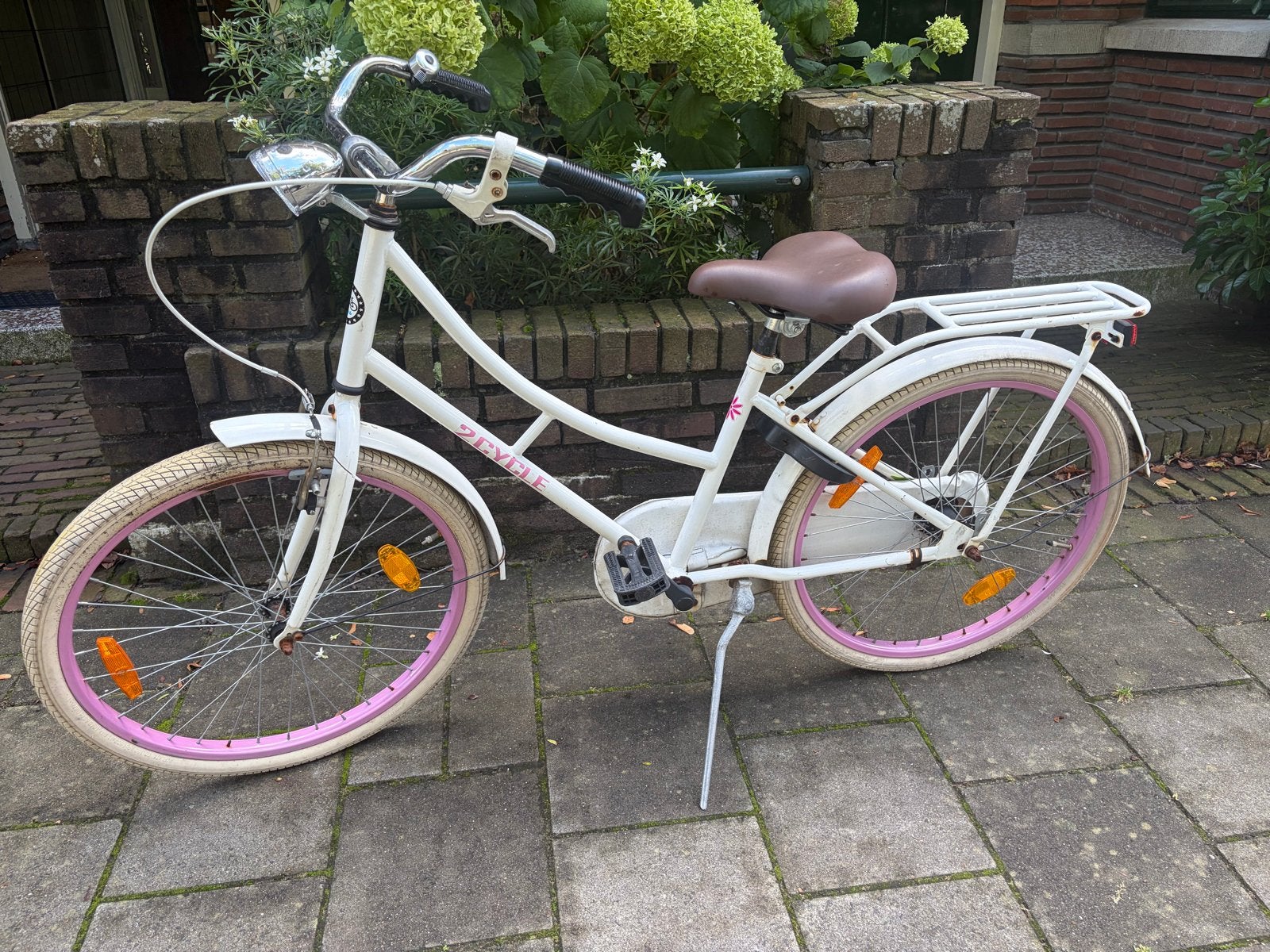 Meisjesfiets 24 inch - Wit met roze, Ophalen, Terugtraprem, Handrem, Gebruikt