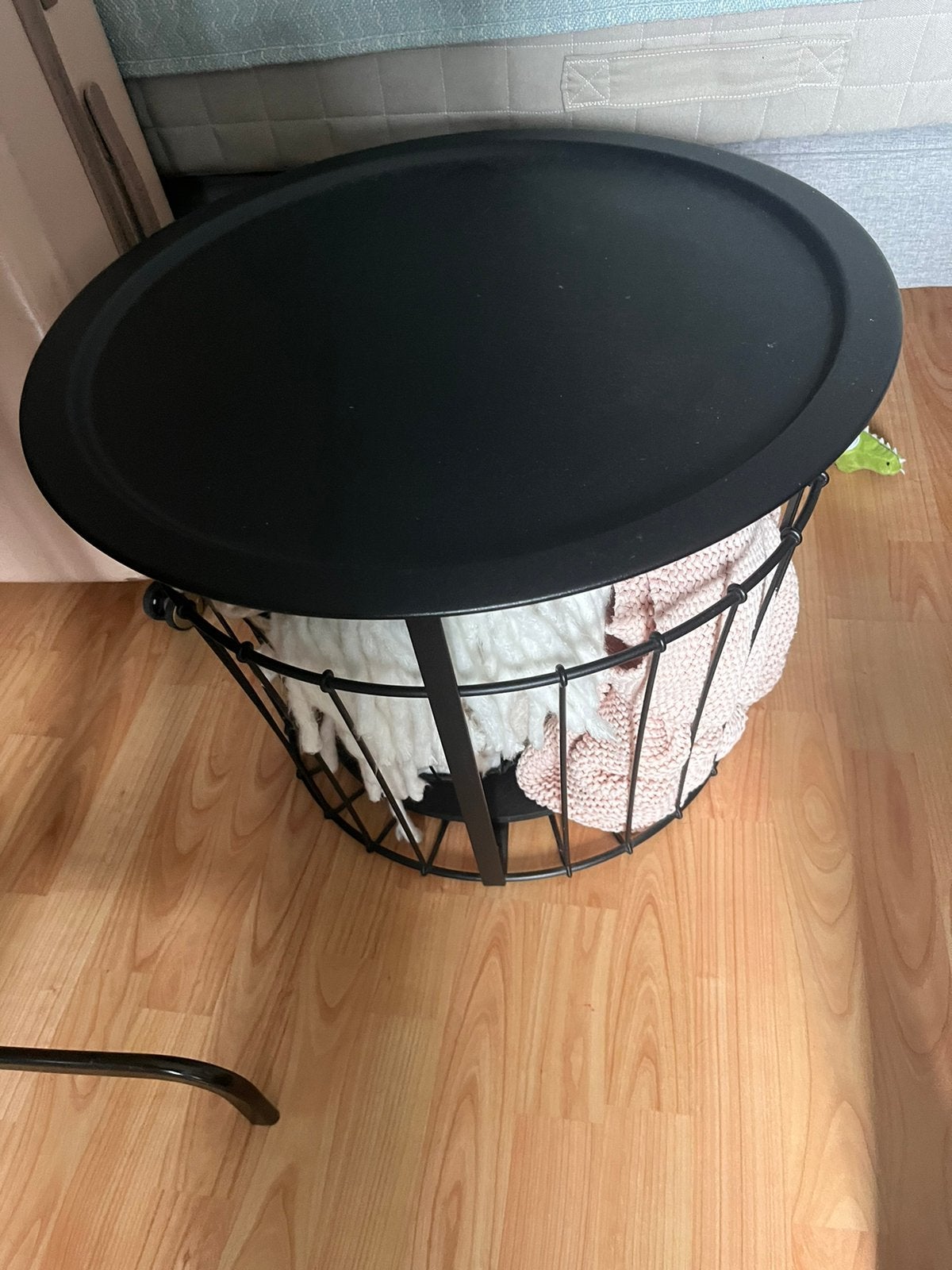 Zwarte ronde opbergtafel, salontafel, ikea, van metaal, Ophalen, Minder dan 55 cm, Gebruikt, Metaal of Aluminium