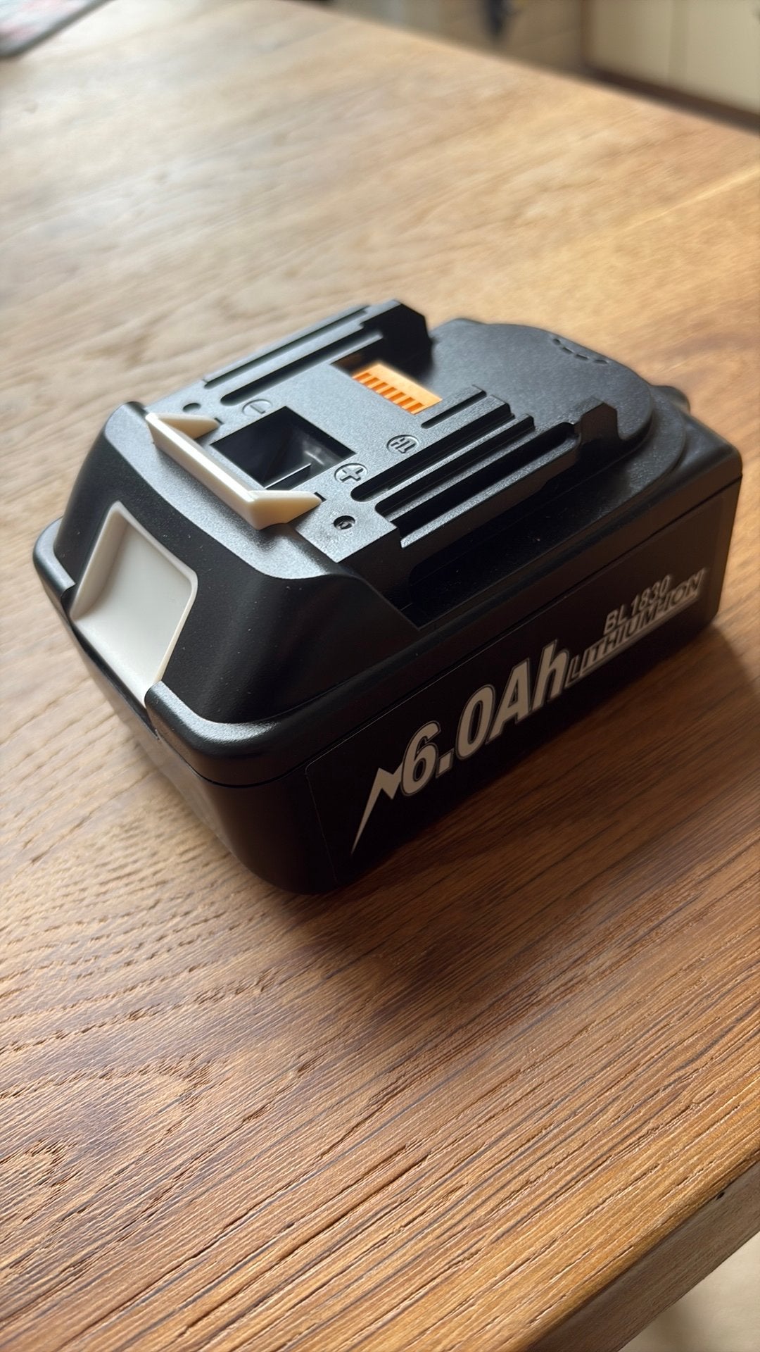 Bijna gratis vervangende makita accu 6.0 Ah, Ophalen, Nieuw