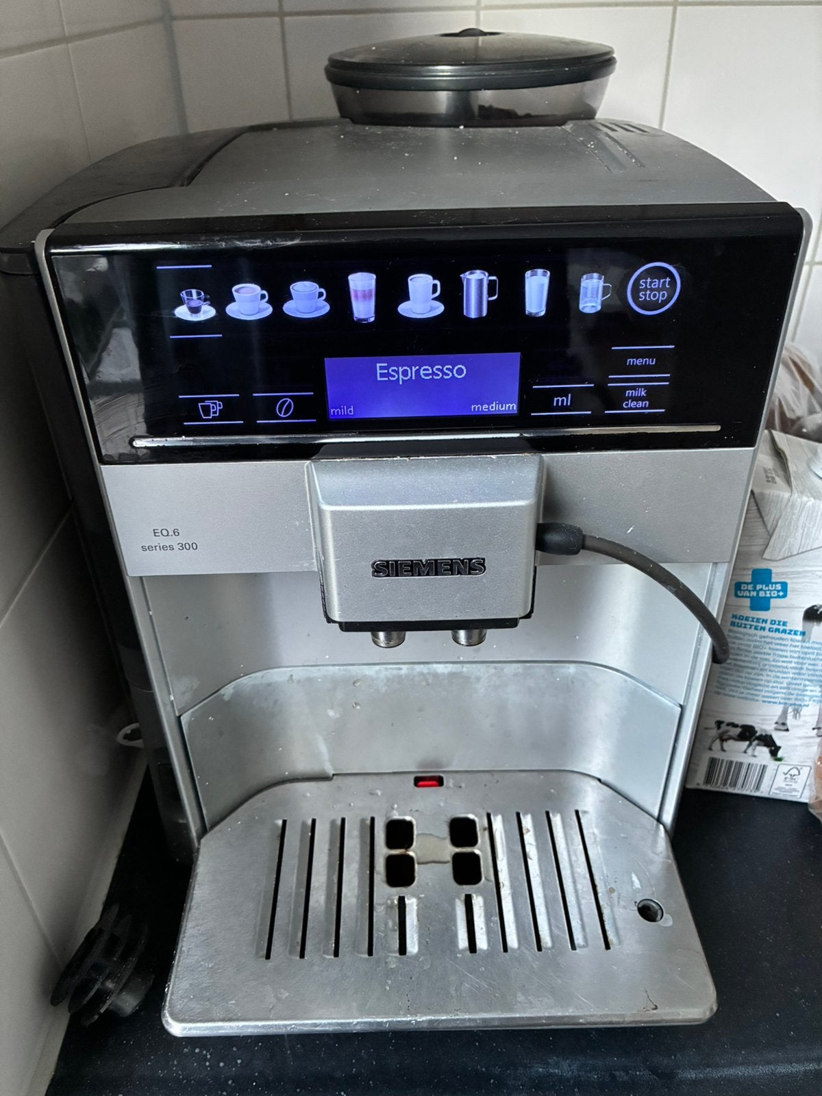 Siemens eq6 300, Ophalen of Verzenden, Zo goed als nieuw, Koffiemachine