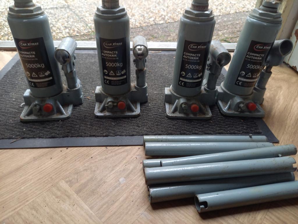 Set van 4 Car Xtras Compacte Autokrikken 5000kg, Ophalen