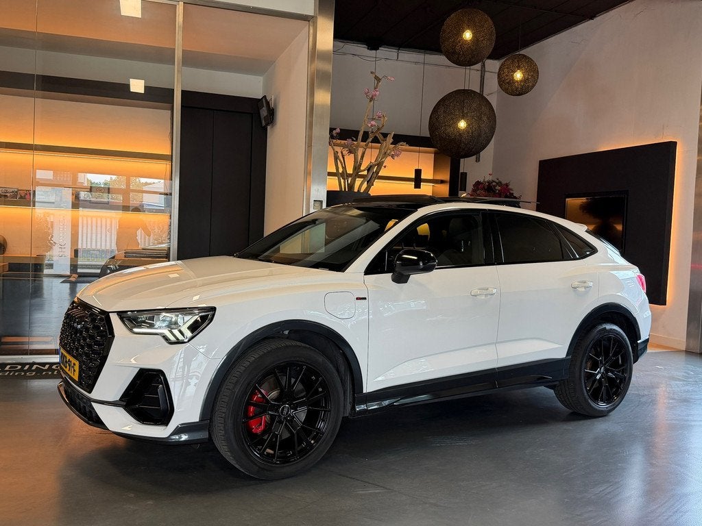 Audi Q3 Sportback 45 TFSI e S line Pano B&O Camera Elec.Koff, Auto's, Stof, Gebruikt, Hybride Elektrisch/Benzine, SUV of Terreinwagen