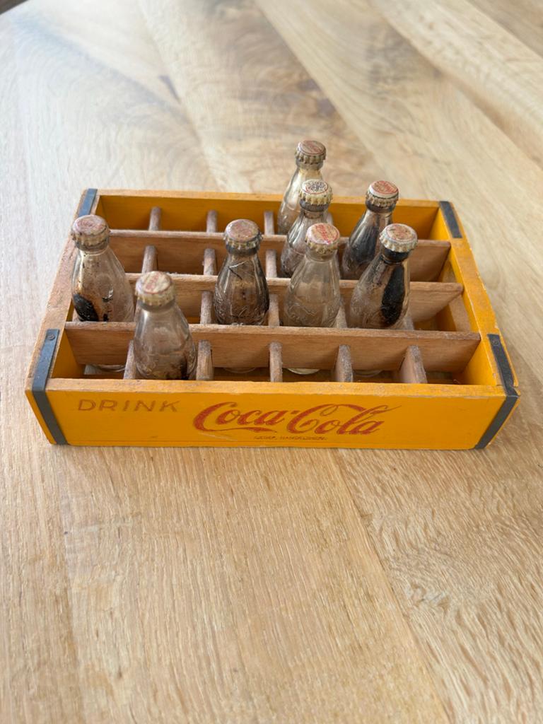 Vintage Coca-Cola kratje met miniatuur flesjes, Ophalen of Verzenden, Gebruikt