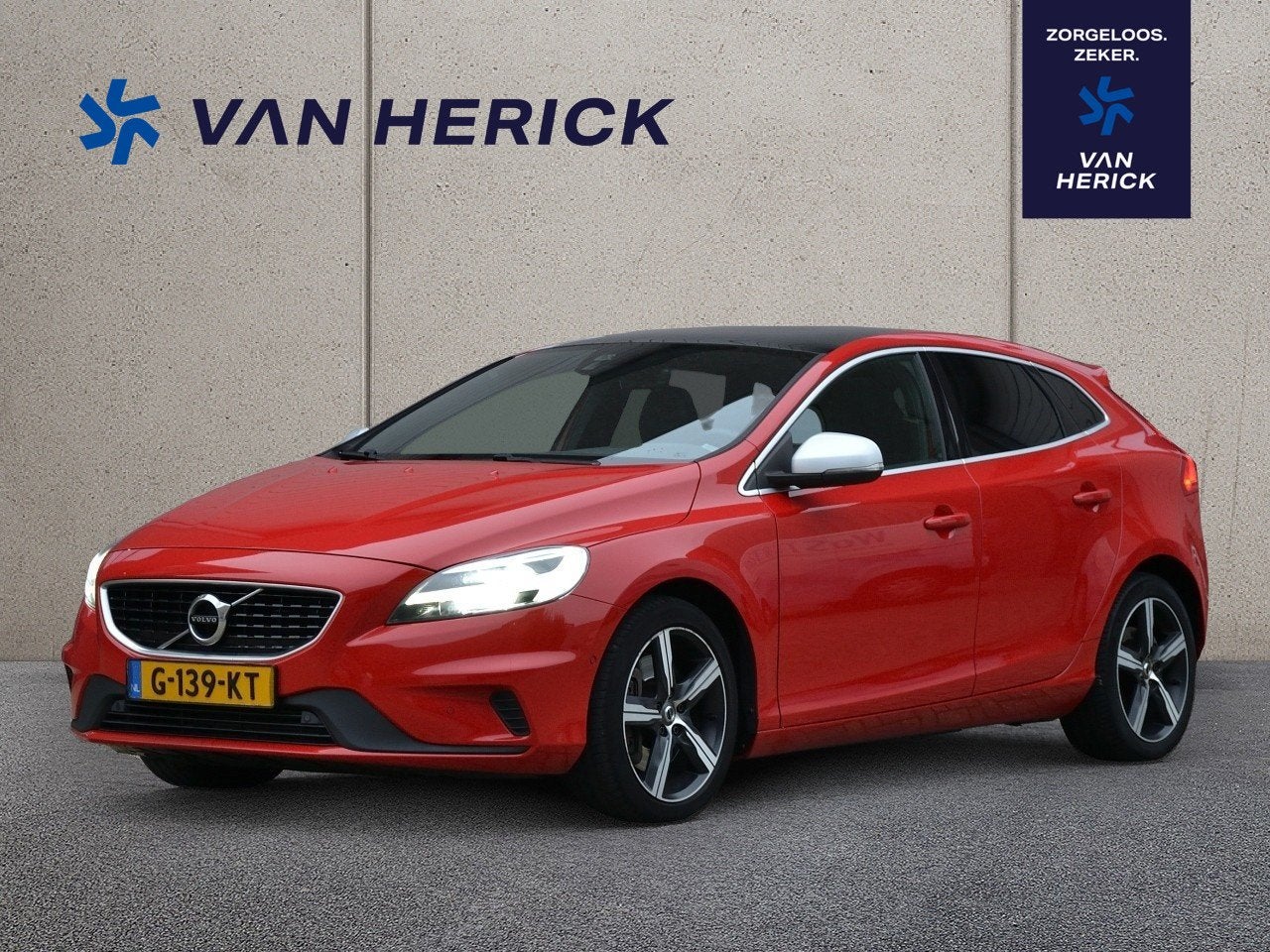 Volvo V40 1.5 T3 152PK Polar+ Sport Automaat | Panoramadak |, Auto's, 4 cilinders, 700 kg, Leder en Stof, Origineel Nederlands