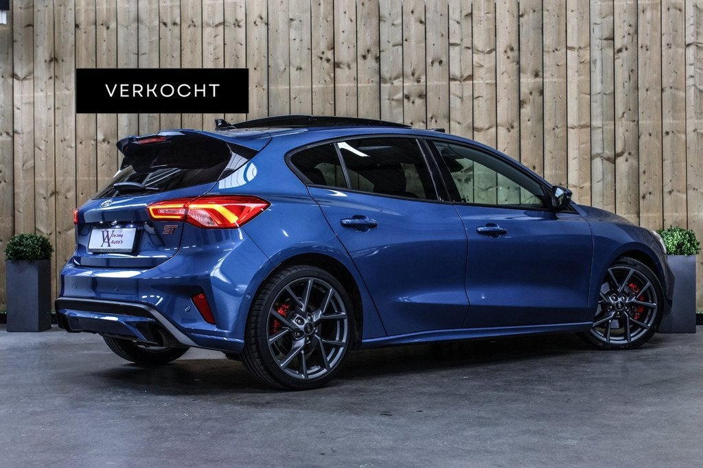 Ford Focus 2.3 EcoBoost ST-3 *Pano*Perf. Pack*B&O*Camera*Key, Gebruikt, 4 cilinders, Blauw, 1434 kg