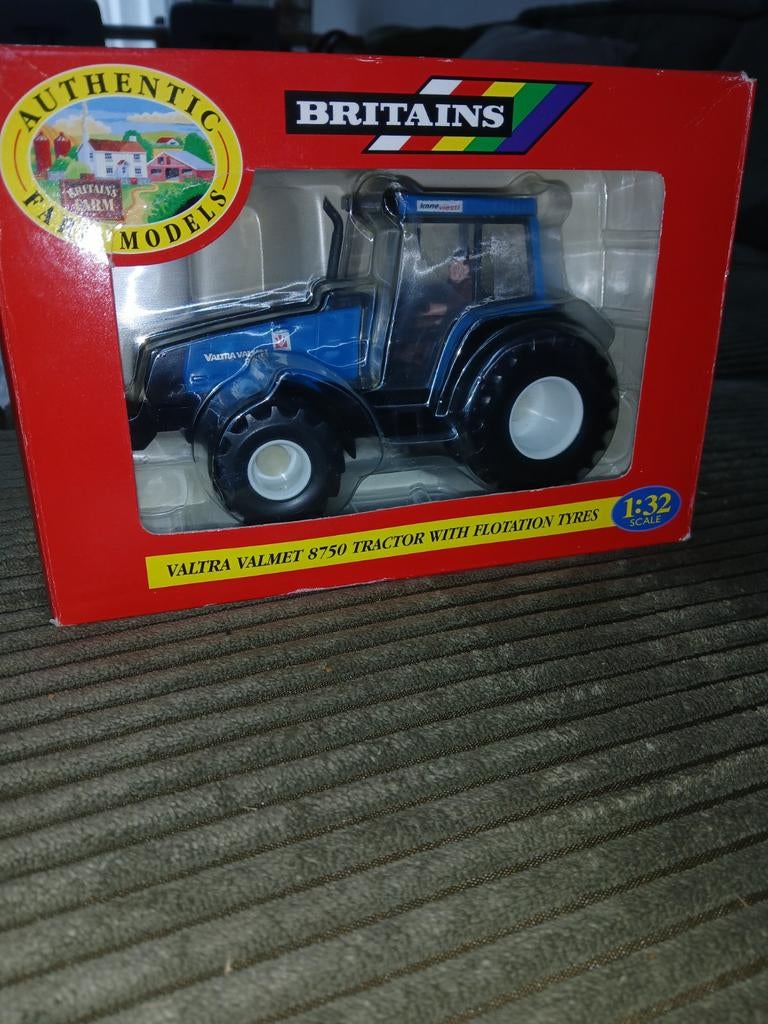 Britains Valtra Valmet 8750 Tractor 1:32 dikke banden, Tractor of Landbouw, Ophalen of Verzenden, Nieuw, Britains