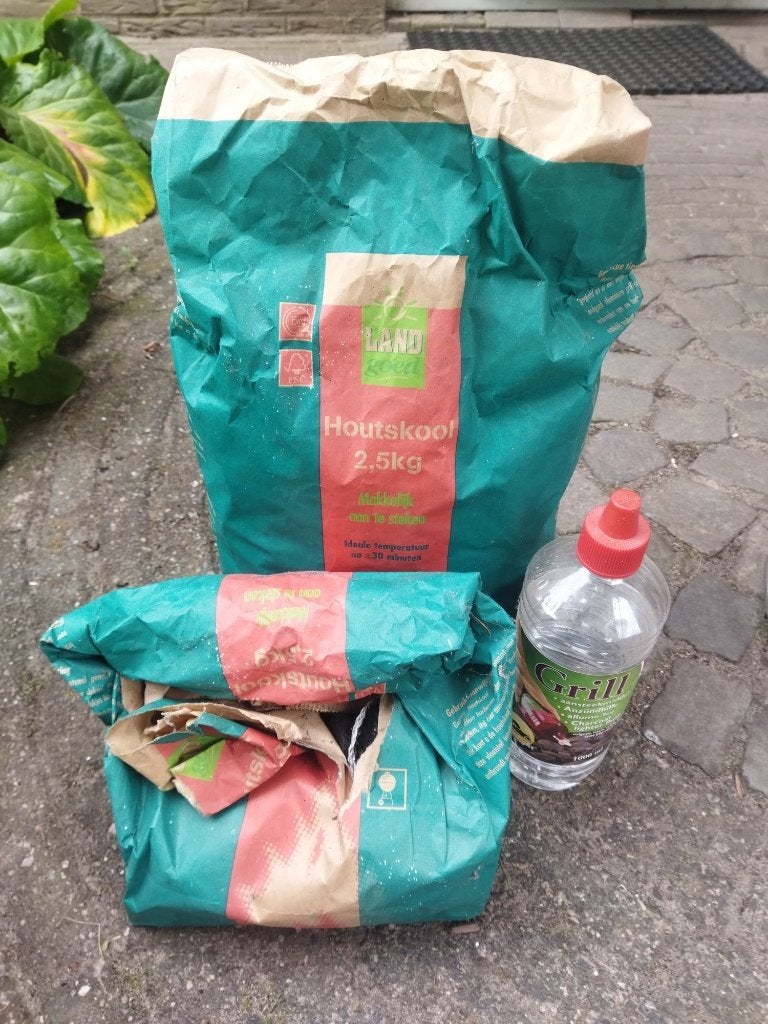 Houtskool ruim 3 kg en aanmaakvloeistof, Tuin en Terras, Houtskoolbarbecues, Ophalen of Verzenden