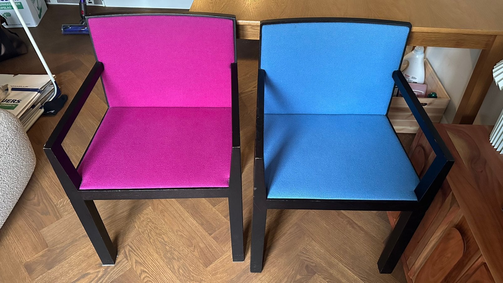 2 Design stoelen. Frame massief hout, Huis en Inrichting, Ophalen, Hout, Twee, Zo goed als nieuw