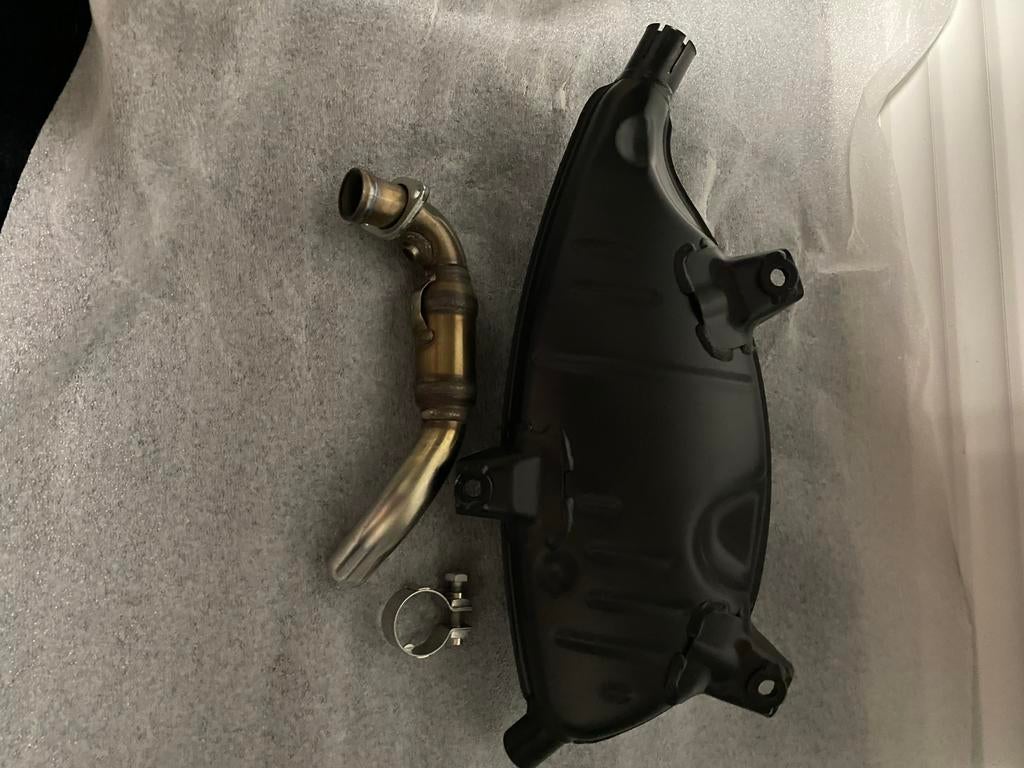 Nieuwe originele uitlaat voor Vespa gts 300cc, Ophalen of Verzenden, Nieuw