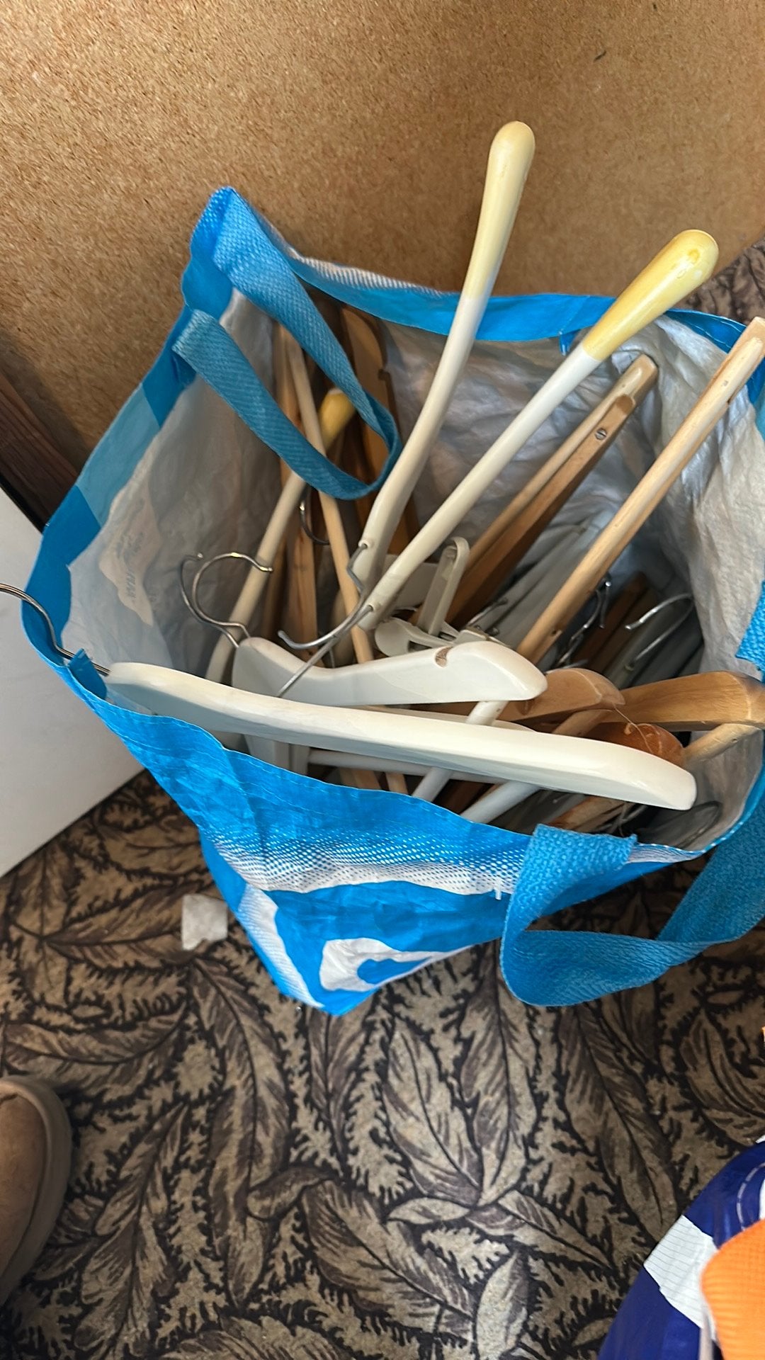 Tas met kledinghangers, Ophalen, Zo goed als nieuw