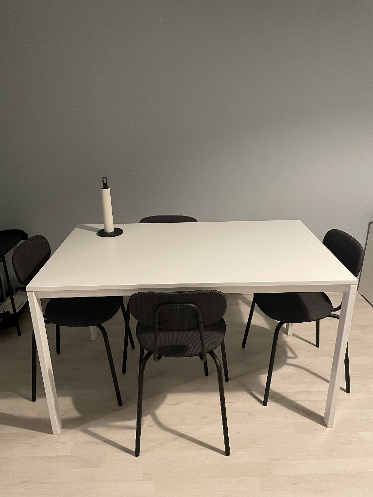 IKEA tafel met 4 stoelen, Ophalen, 100 tot 150 cm, 50 tot 100 cm, Zo goed als nieuw