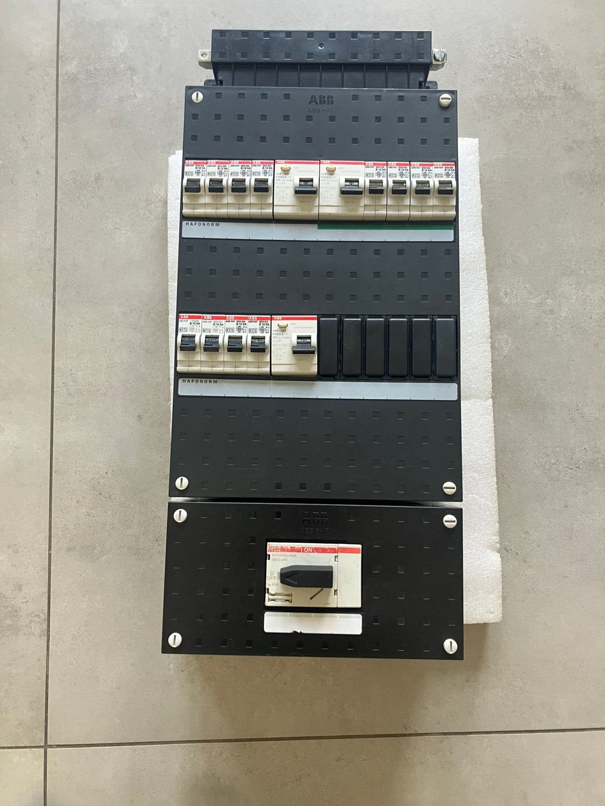 Abb 1fase meterkast met 12 groepen, complete groepenkast, Ophalen of Verzenden, Zo goed als nieuw, Overige typen