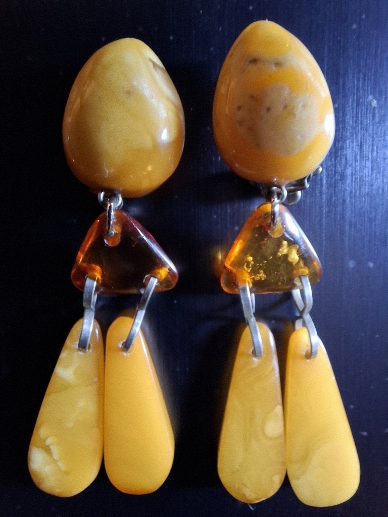 Antieke butterscotch Baltische amber oorbellen met clips, Ophalen of Verzenden, Overige materialen, Oorbellen, Verguld