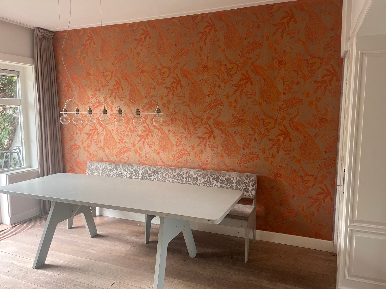 Luxe pauwenbehang – opnieuw te gebruiken, Huis en Inrichting, Stoffering | Behang, Ophalen, Oranje