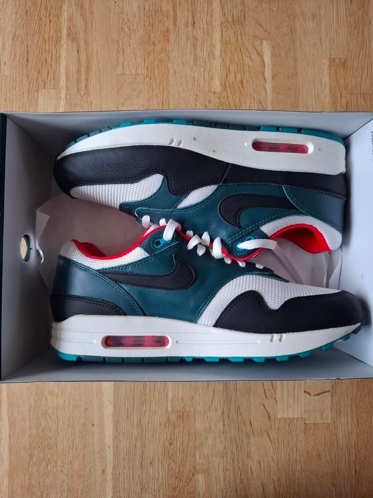 Nike Air Max 1 LeBron x liverpool maat 45, Nike air max, Overige kleuren, Ophalen of Verzenden, Sneakers of Gympen