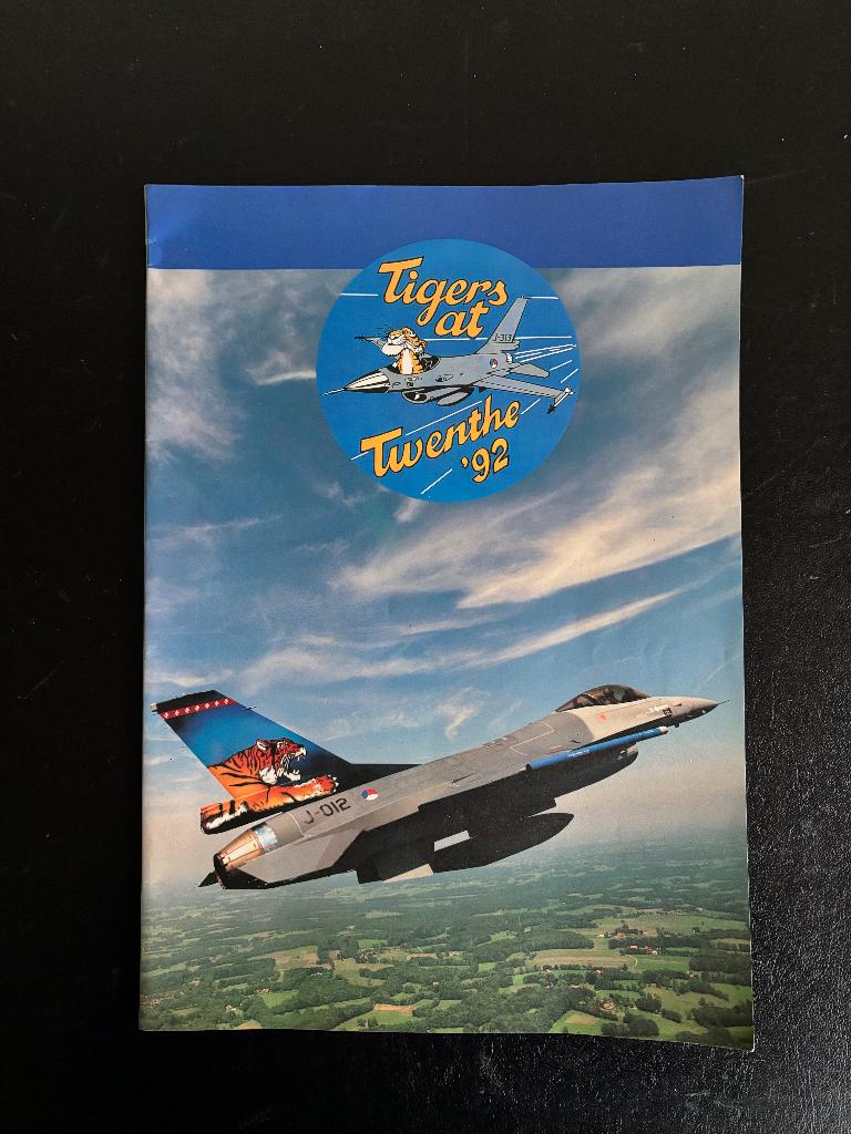 Vliegbasis Twente - Tigers at Twenthe 92 - Schaars, Boeken, Gelezen, Ophalen of Verzenden, 1945 tot heden, Luchtmacht