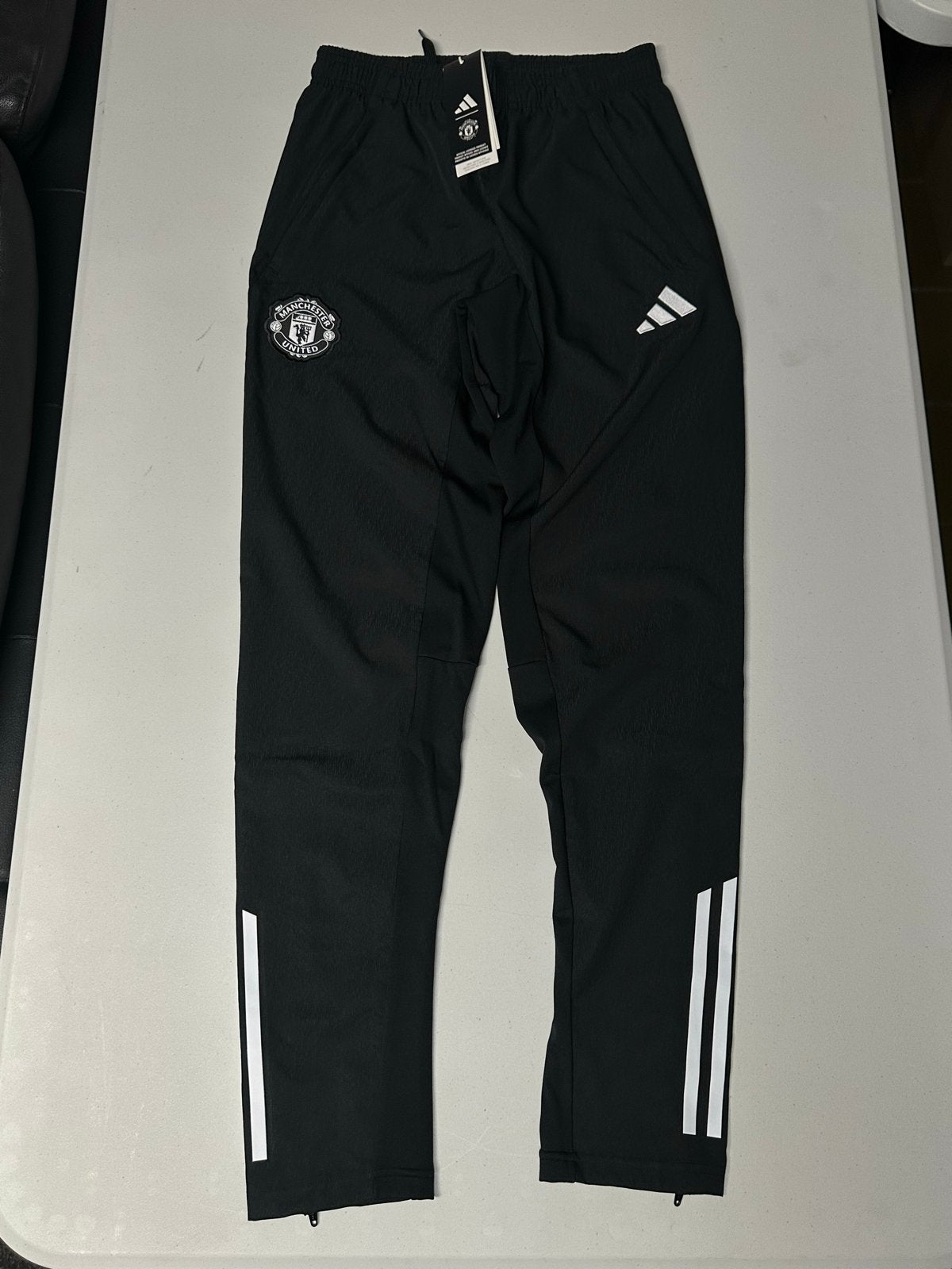 Adidas Manchester United Trainingsbroek - Maat S, Zwart, Nieuw, Ophalen of Verzenden, Voetbal