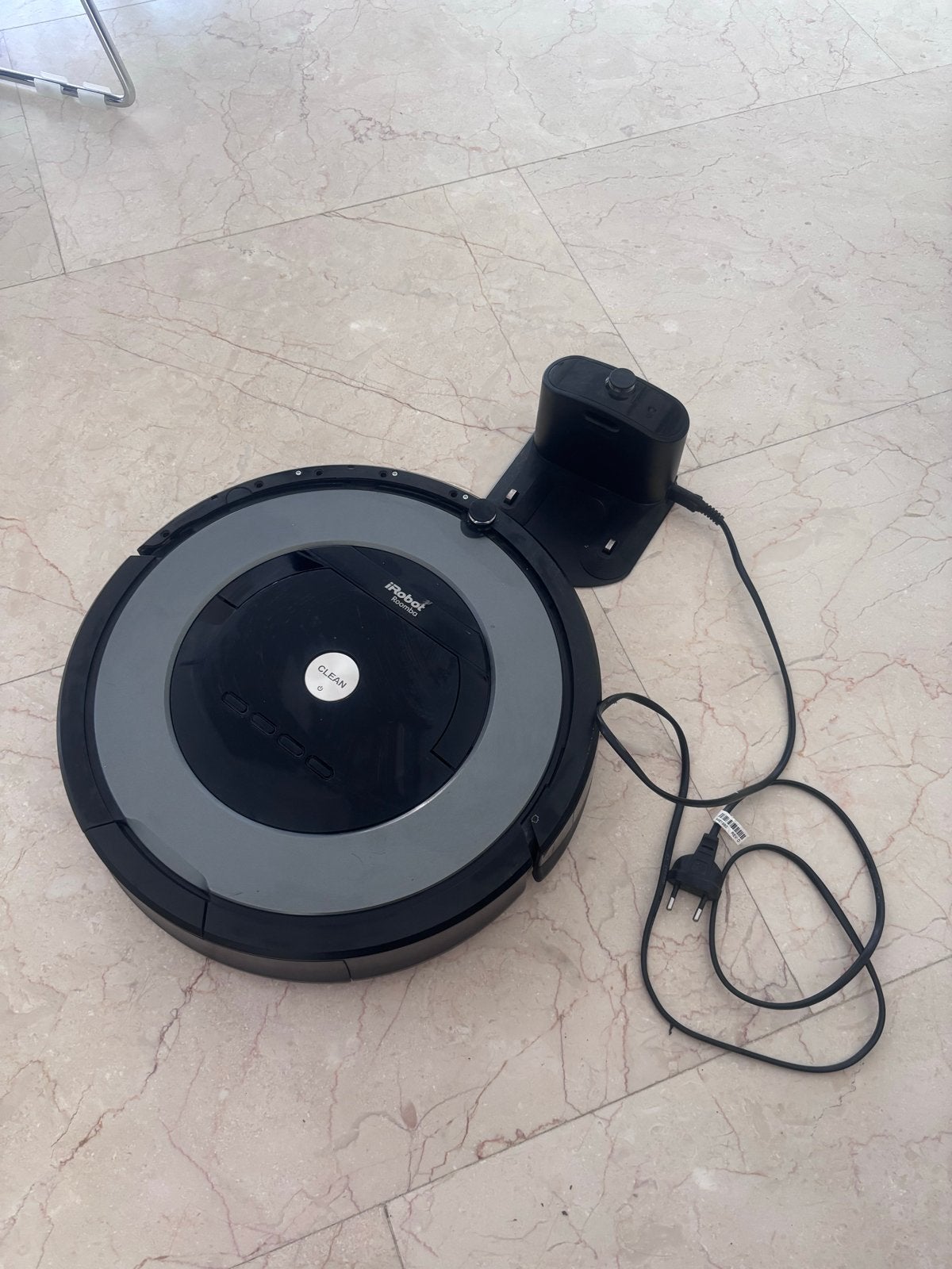 iRobot Roomba Robotstofzuiger met Laadstation, Witgoed en Apparatuur, Stofzuigers, Ophalen, Gebruikt, IRobot, Robotstofzuiger