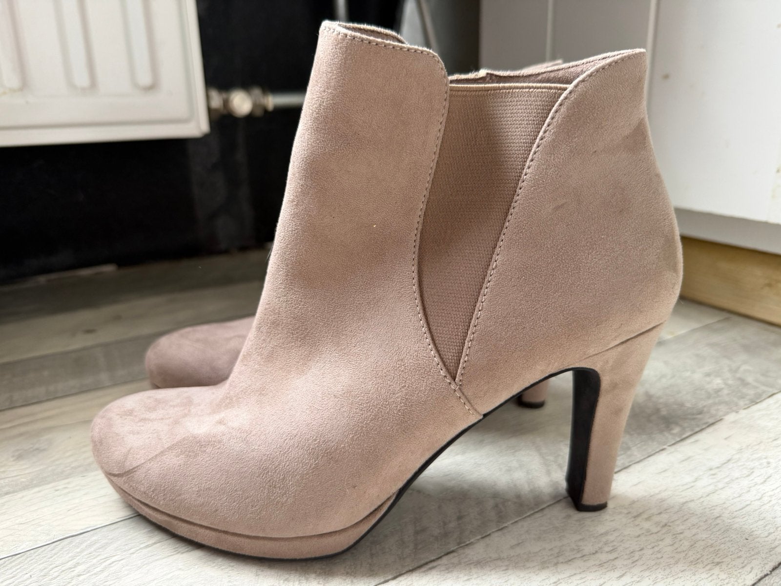 Tamaris enkellaars maat 42, Ophalen of Verzenden, Zo goed als nieuw, Beige