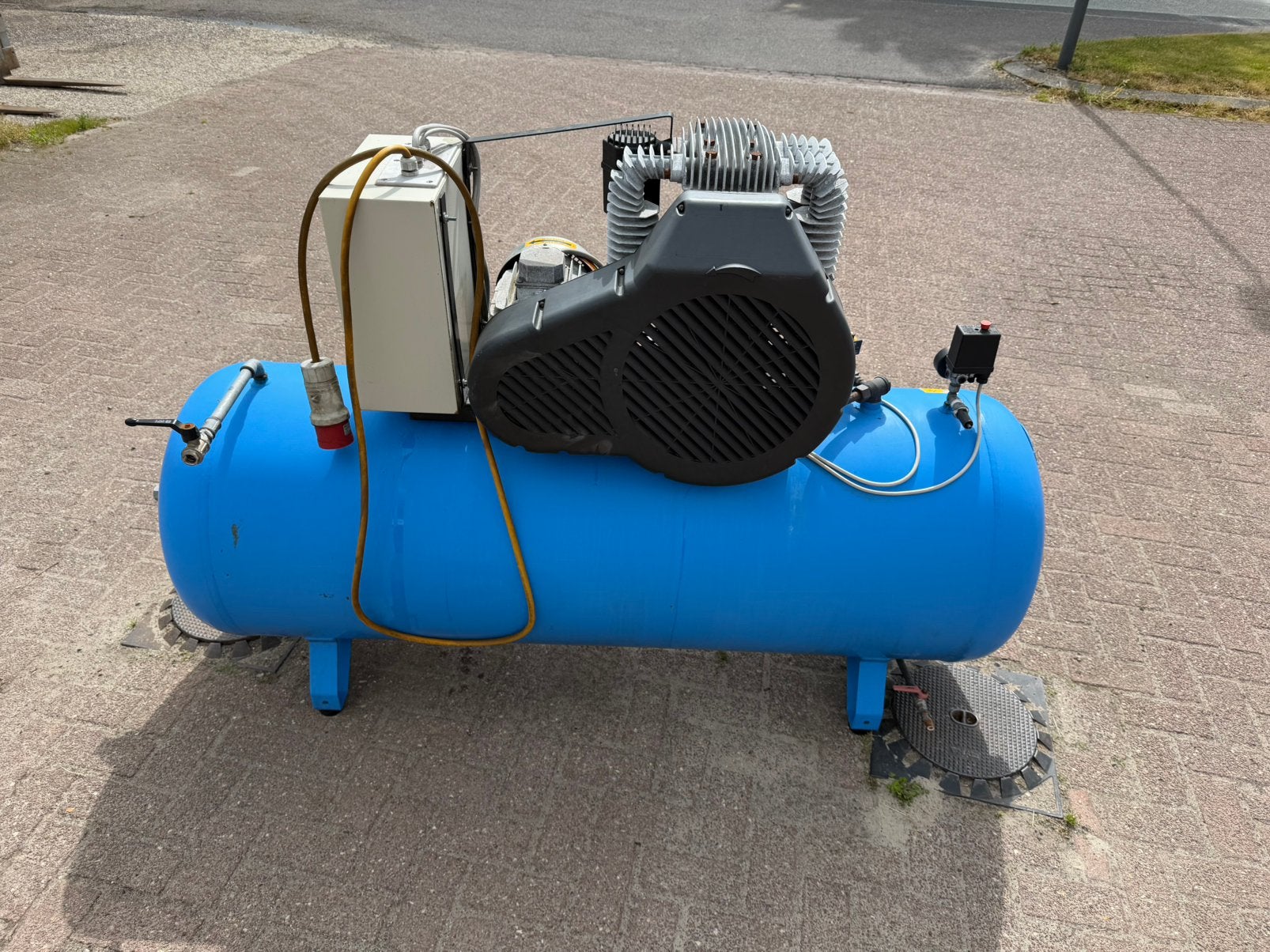 Compressor 400 Volt 870 L/min 500 L tank 5,5 KW / 7,5 PK, Doe-het-zelf en Verbouw, Compressors, Ophalen, Gebruikt, 800 liter/min of meer