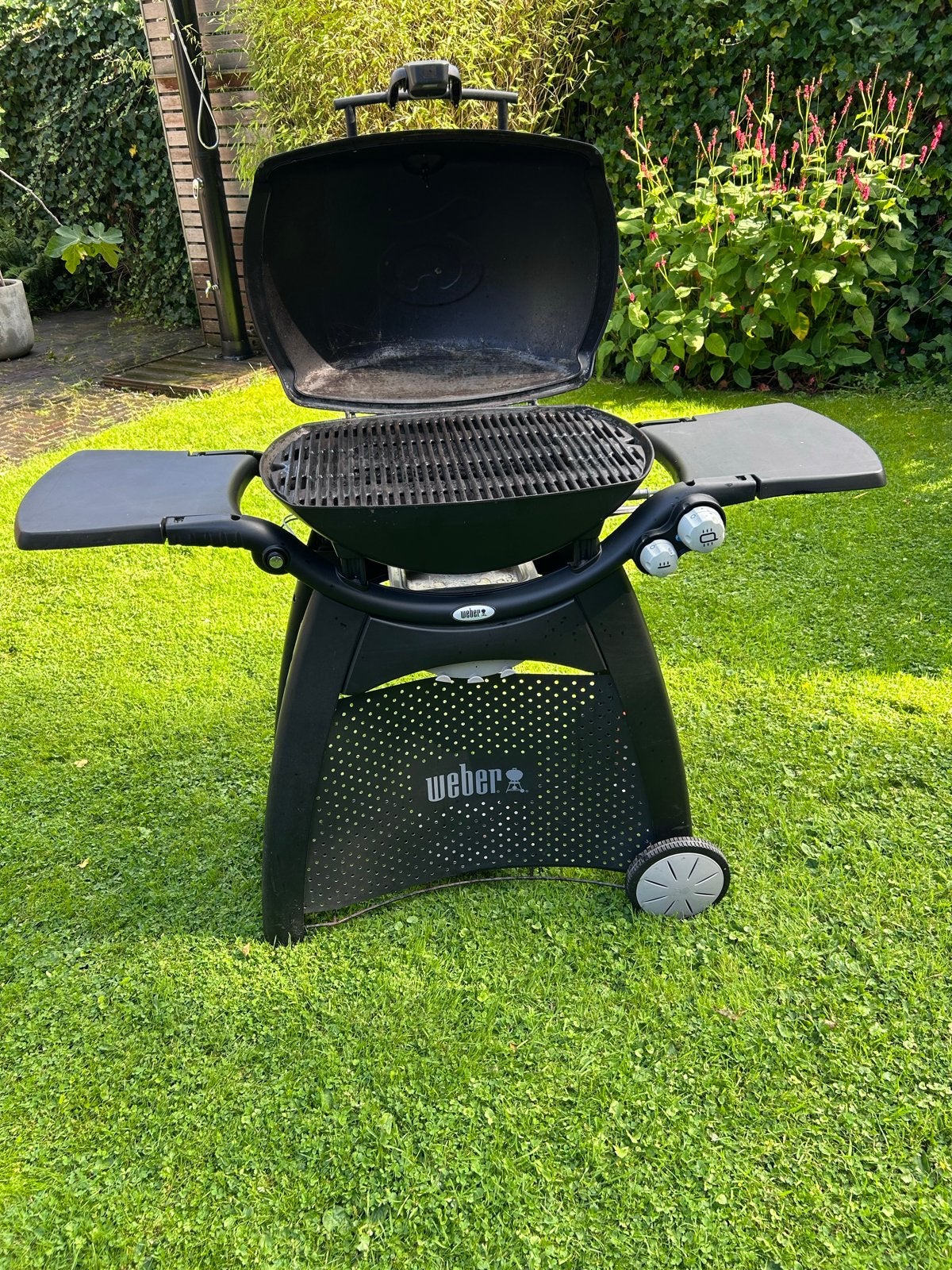 Weber Q 3200 gasbarbecue met onderstel, Ophalen, Gebruikt