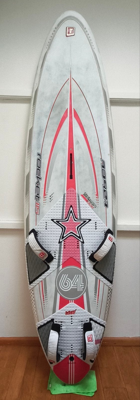 Tabou Rocket 115L full carbon windsurfplank met vin, Watersport en Boten, Tabou, Minder dan 250 cm, Zo goed als nieuw, Plank