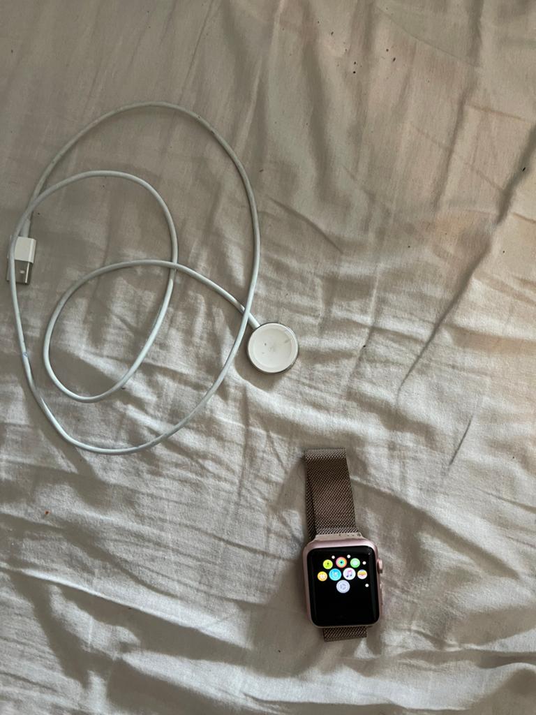 Apple watch met oplader, Ophalen of Verzenden, Zo goed als nieuw, Zwart, IOS