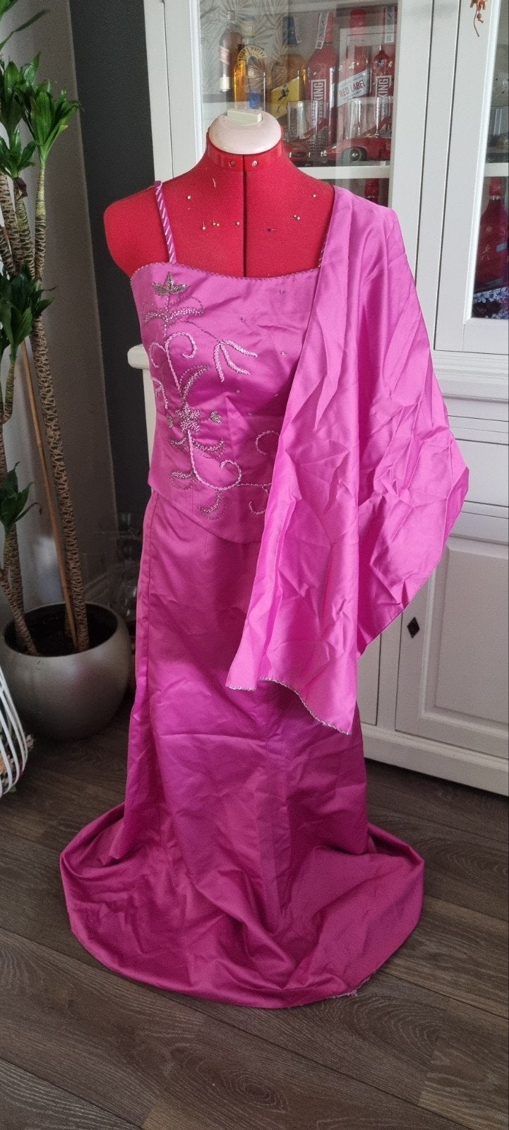 Roze Galajurk met Borduurwerk en Sjaal, Maat 38/40 (M), Galajurk, Ophalen of Verzenden, Roze