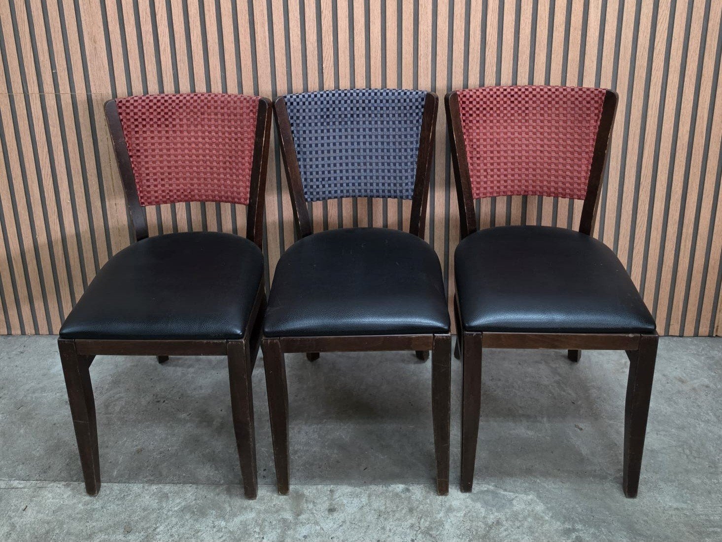 77x Cafestoelen leer hout cafe bistro horeca stoelen kantine, Ophalen of Verzenden, Zo goed als nieuw, Vijf, Zes of meer stoelen