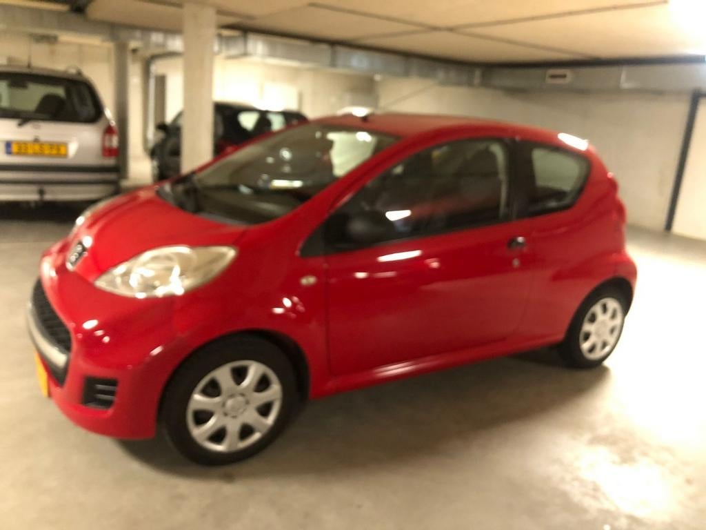 Peugeot 107 1.0 12V 3DR 2009 Rood, Voorwielaandrijving, 4 stoelen, 68 pk, Origineel Nederlands
