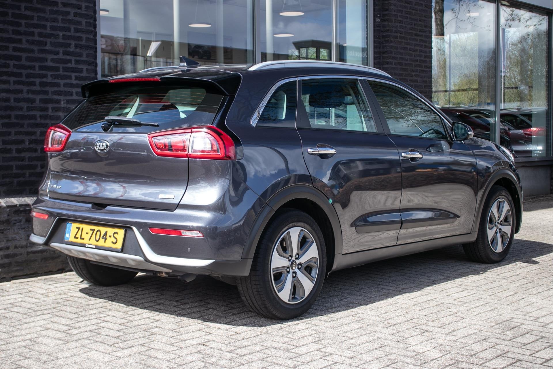 Foto 2 van Kia Niro 1.6 GDi Hybrid DynamicLine | Camera | Android Apple