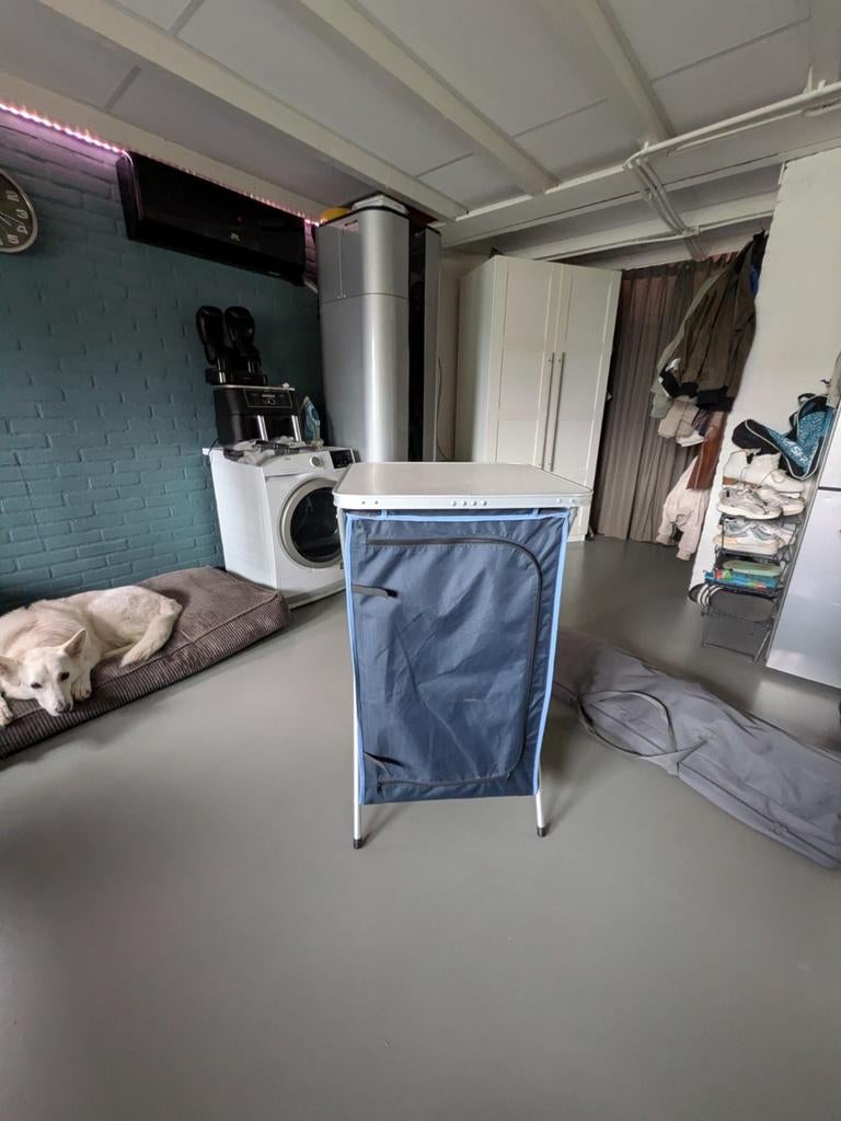 Handige uitklapbare campingkast met 3 schappen, Ophalen, Zo goed als nieuw