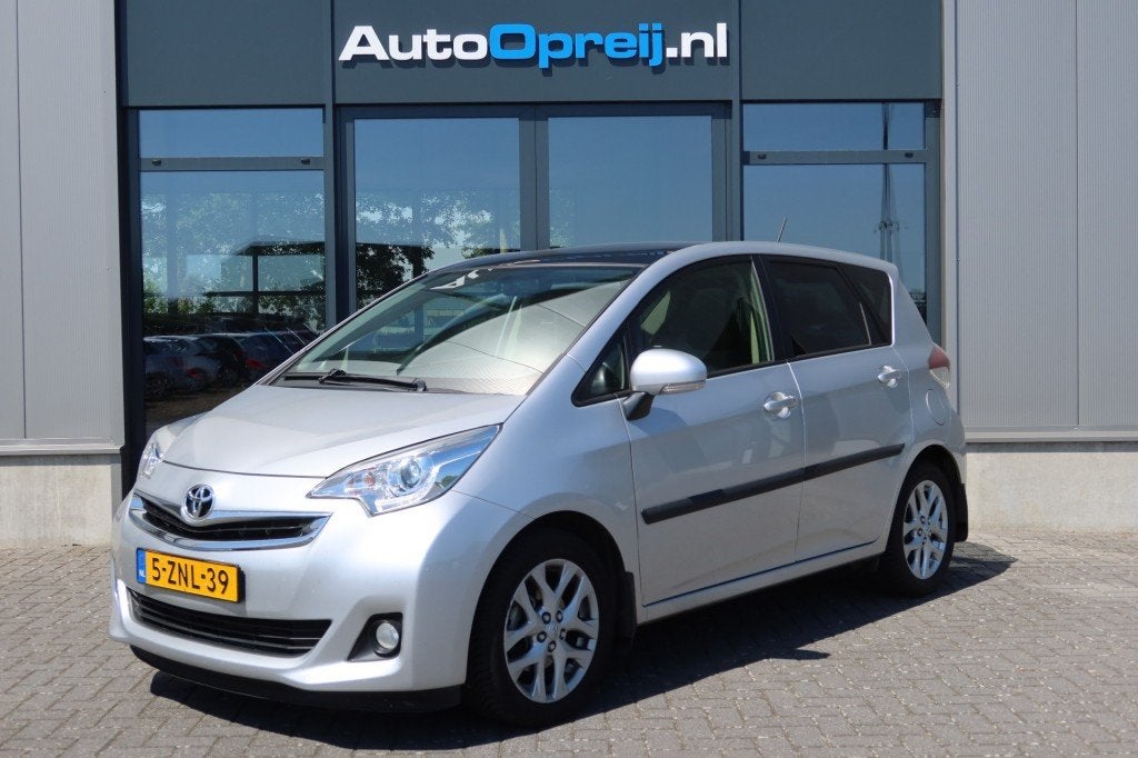 Toyota VERSO-S 1.3 VVT-i Trend AUTOMAAT Clima, Camera, Panor, Auto's, Toyota, Euro 5, Gebruikt, 4 cilinders, Bedrijf