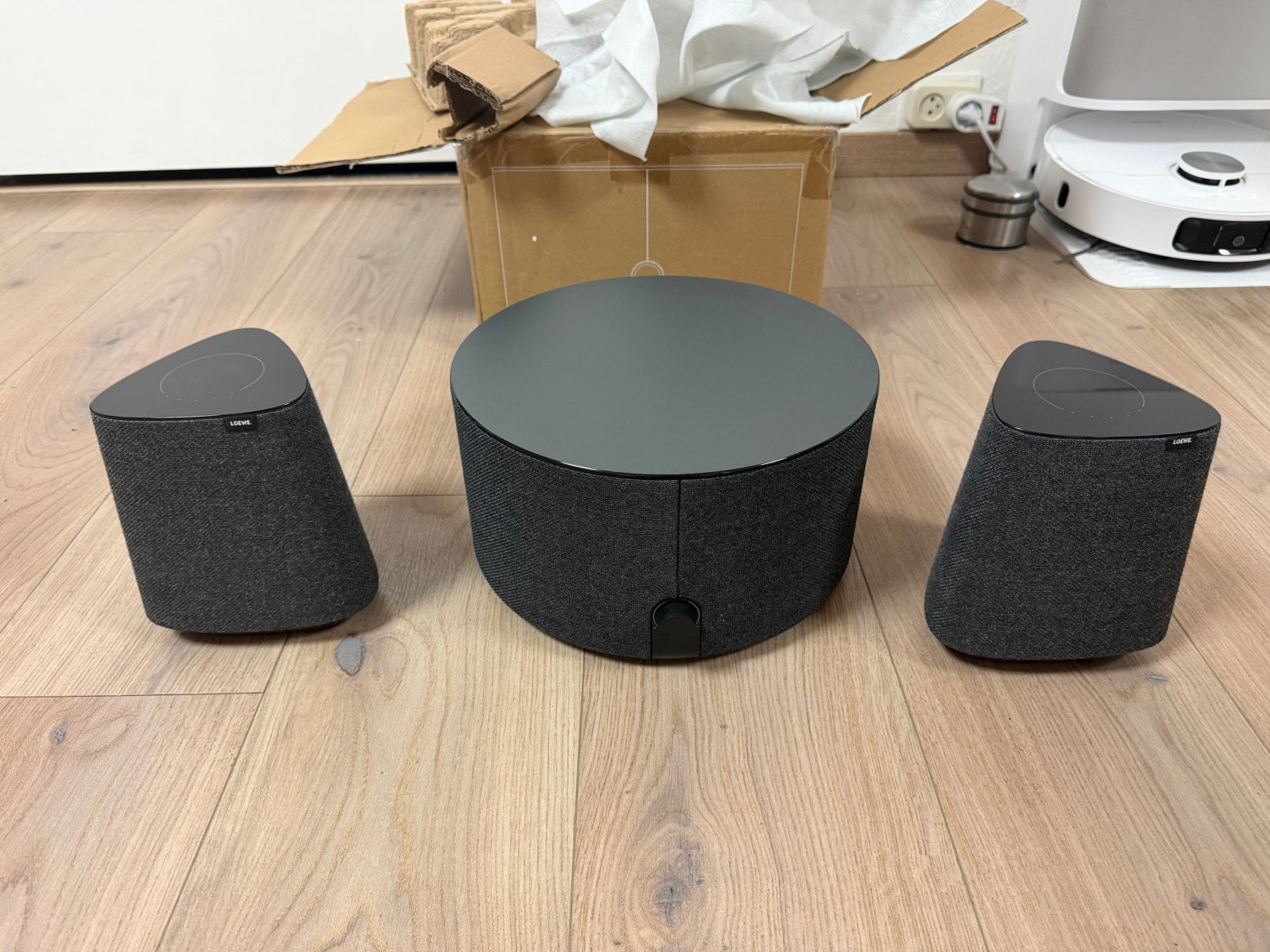 loewe klang mr1 surround speakers + klang sub 1 bijna nieuw, Ophalen of Verzenden, Zo goed als nieuw, Subwoofer, Overige merken