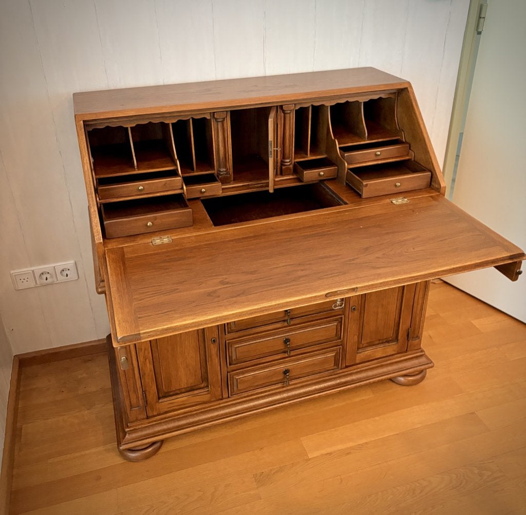 Zwaar eiken secretaire met veel laatjes en opbergvakjes., Huis en Inrichting, Kasten | Secretaires, Ophalen, Gebruikt, Klassiek