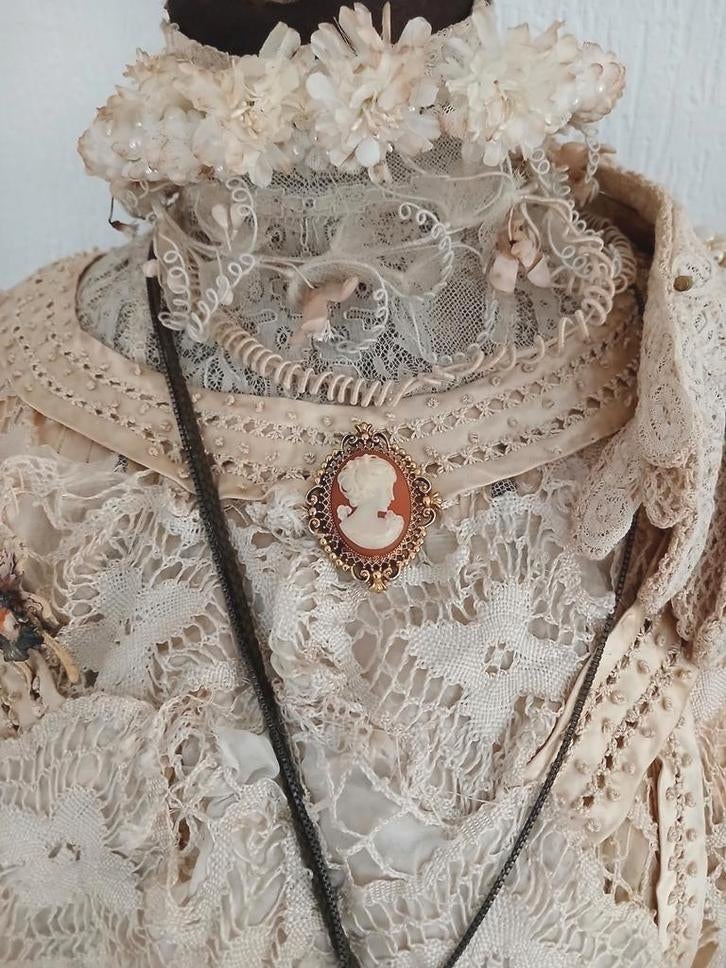 Oude AVON broche met camee, Verzenden, Overige materialen, Broche