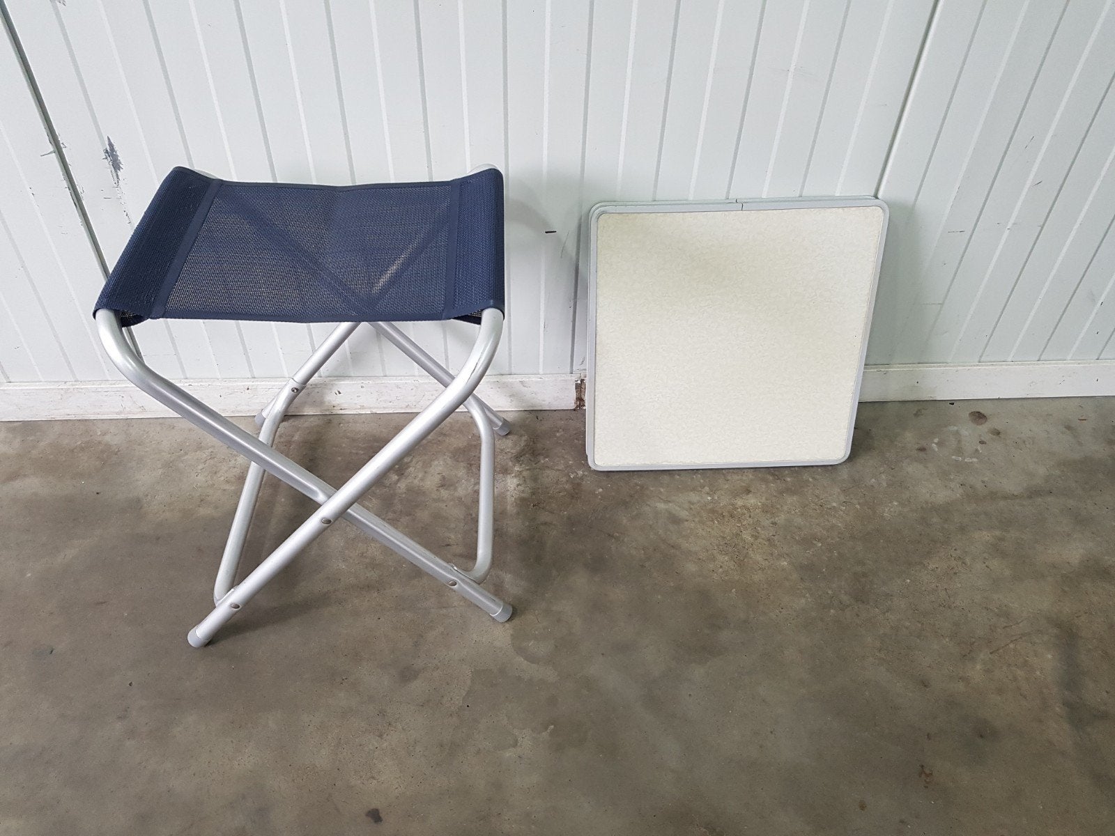 Camping krukje / bijzet tafeltje van aluminium., Ophalen of Verzenden, Gebruikt, Campingtafel
