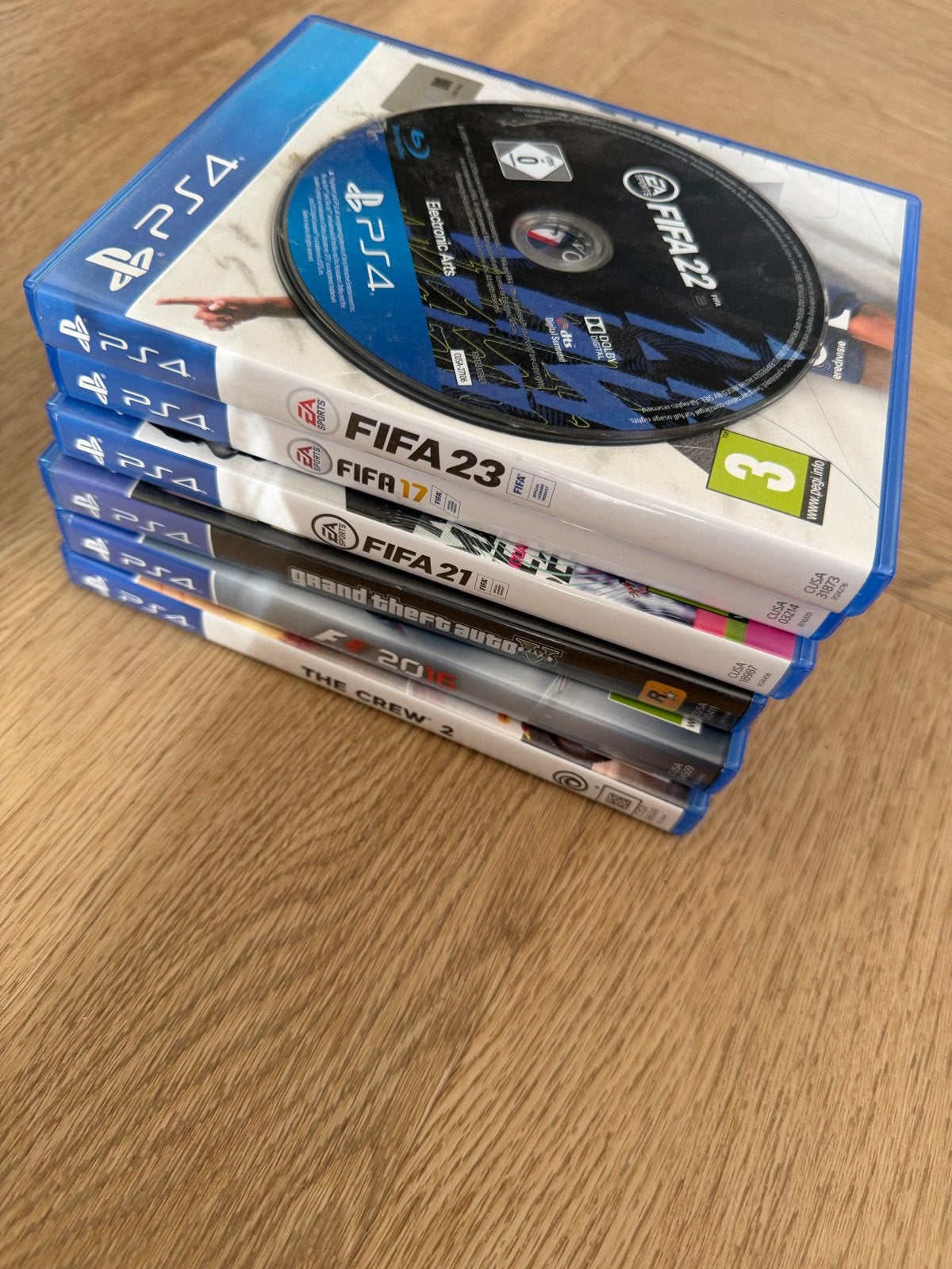 PS4 Games Bundel: FIFA 23, 22, 21, 17, GTA V, The Crew 2, Gebruikt, Vanaf 18 jaar, Eén computer, Ophalen of Verzenden