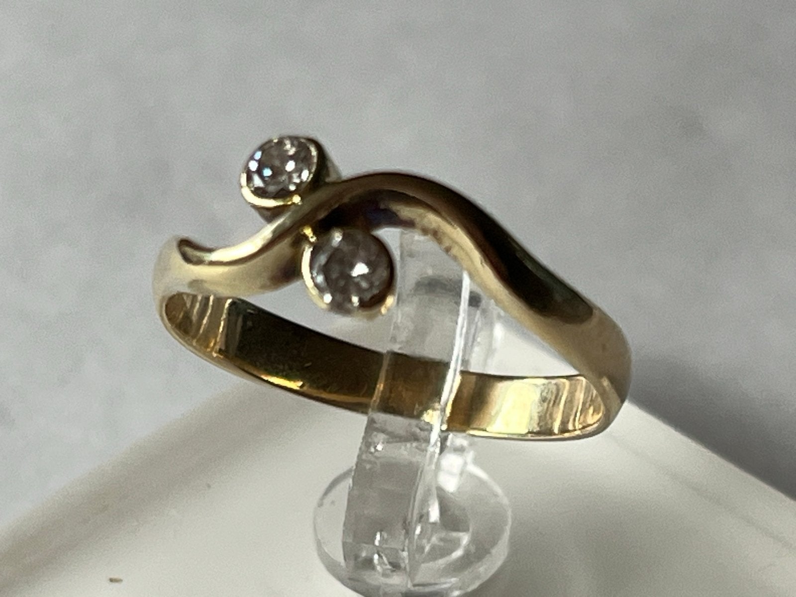 Stevige 14 CT Gouden Slagring met Diamanten - Maat 17,5, Verzenden, 17 tot 18, Met edelsteen, Dame