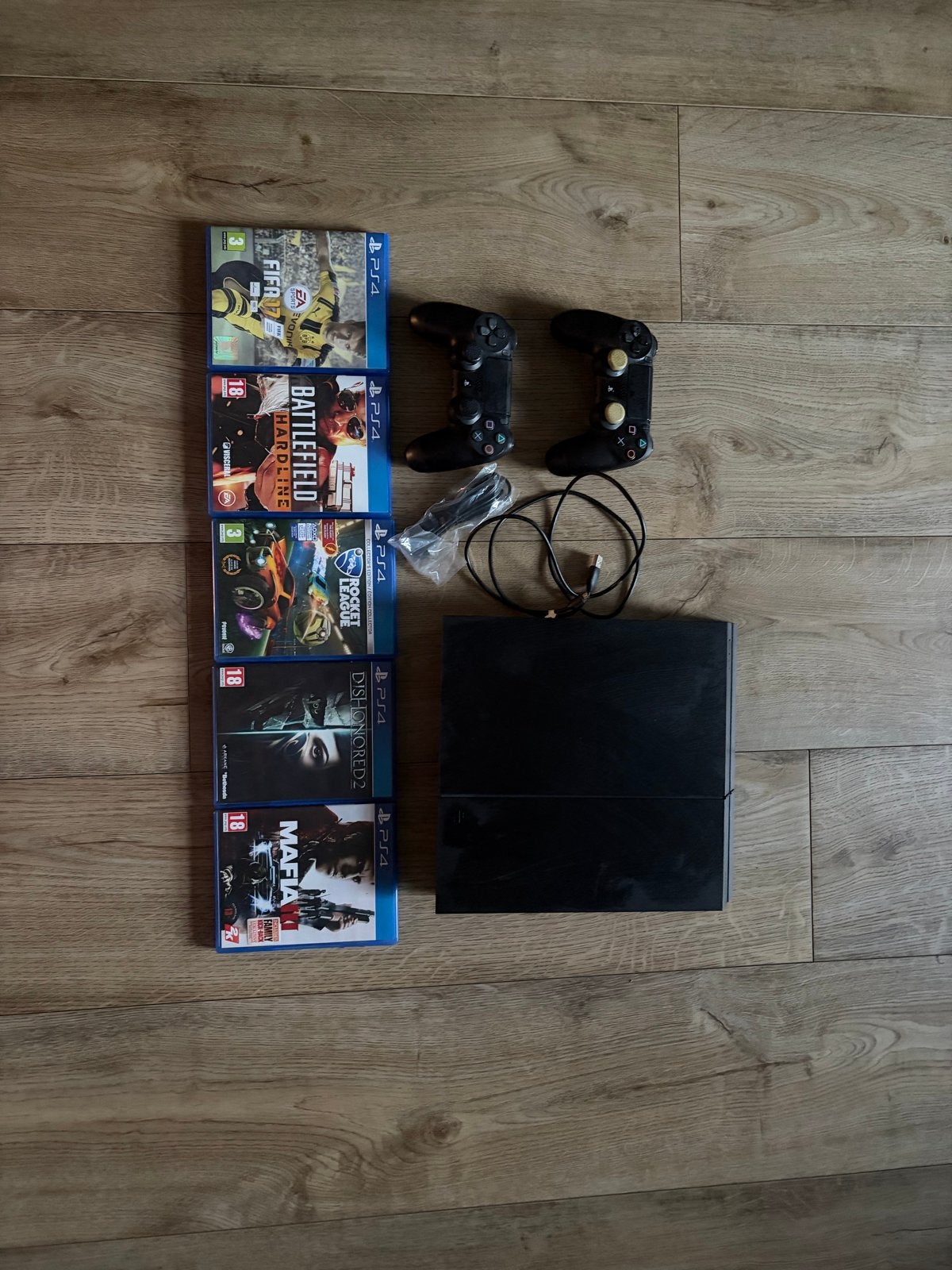 PlayStation 4 Slim met 2 controllers en 5 games, Spelcomputers en Games, Spelcomputers | Sony PlayStation 4, Met 2 controllers